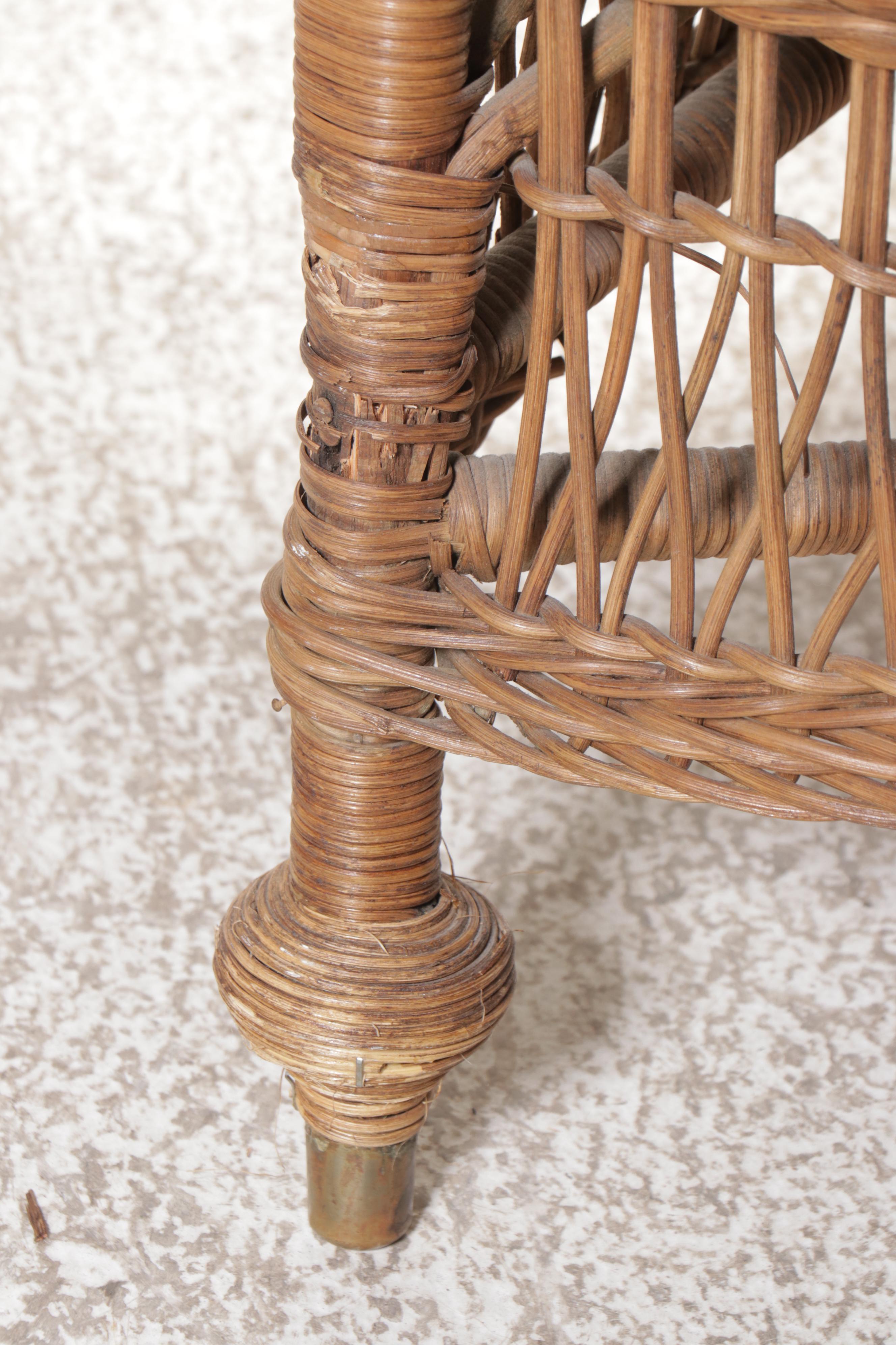 Victorian Natural Finish Wicker Chaise Lounge with Seat Cushion and Pillows