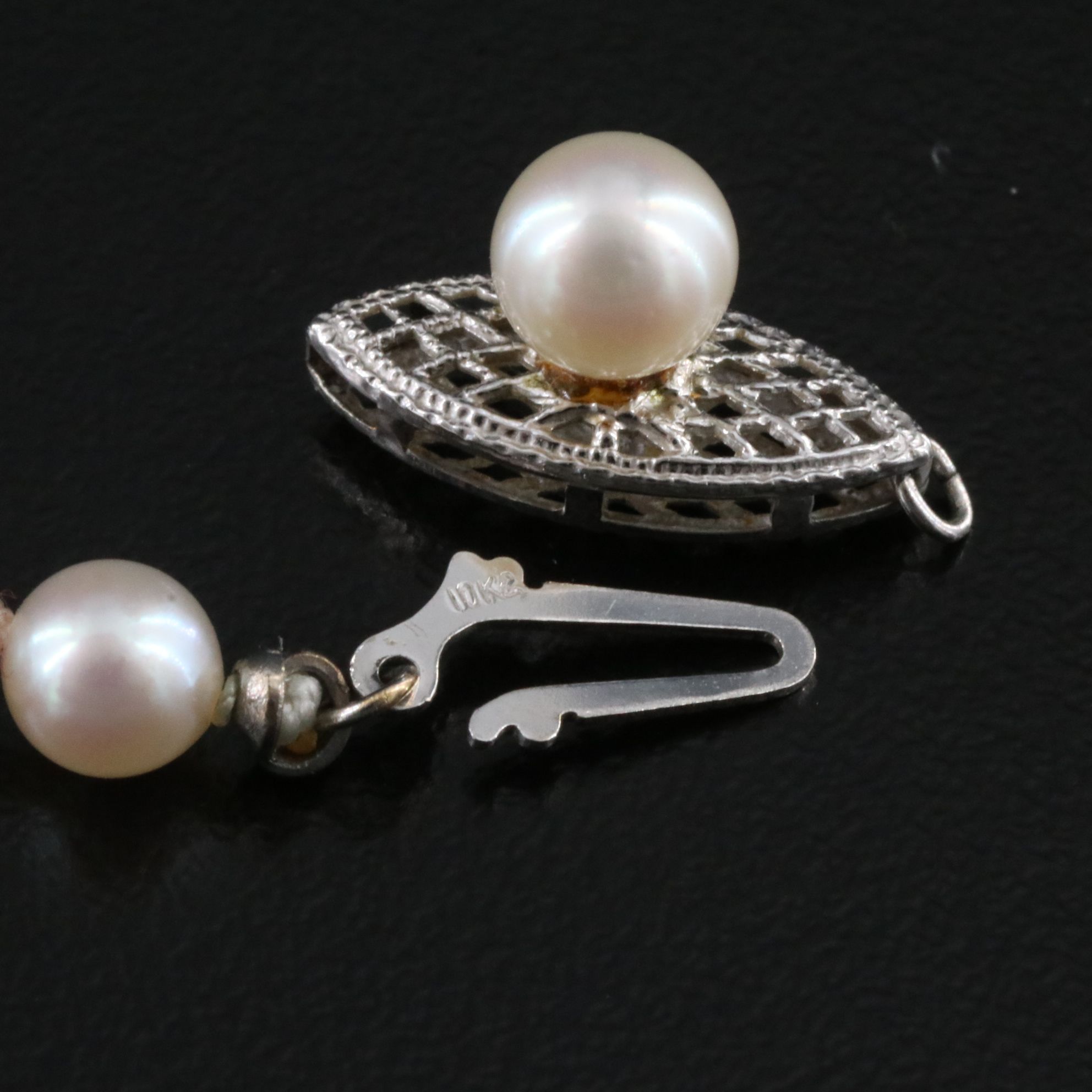 Graduated Pearl Necklace with 10K Clasp