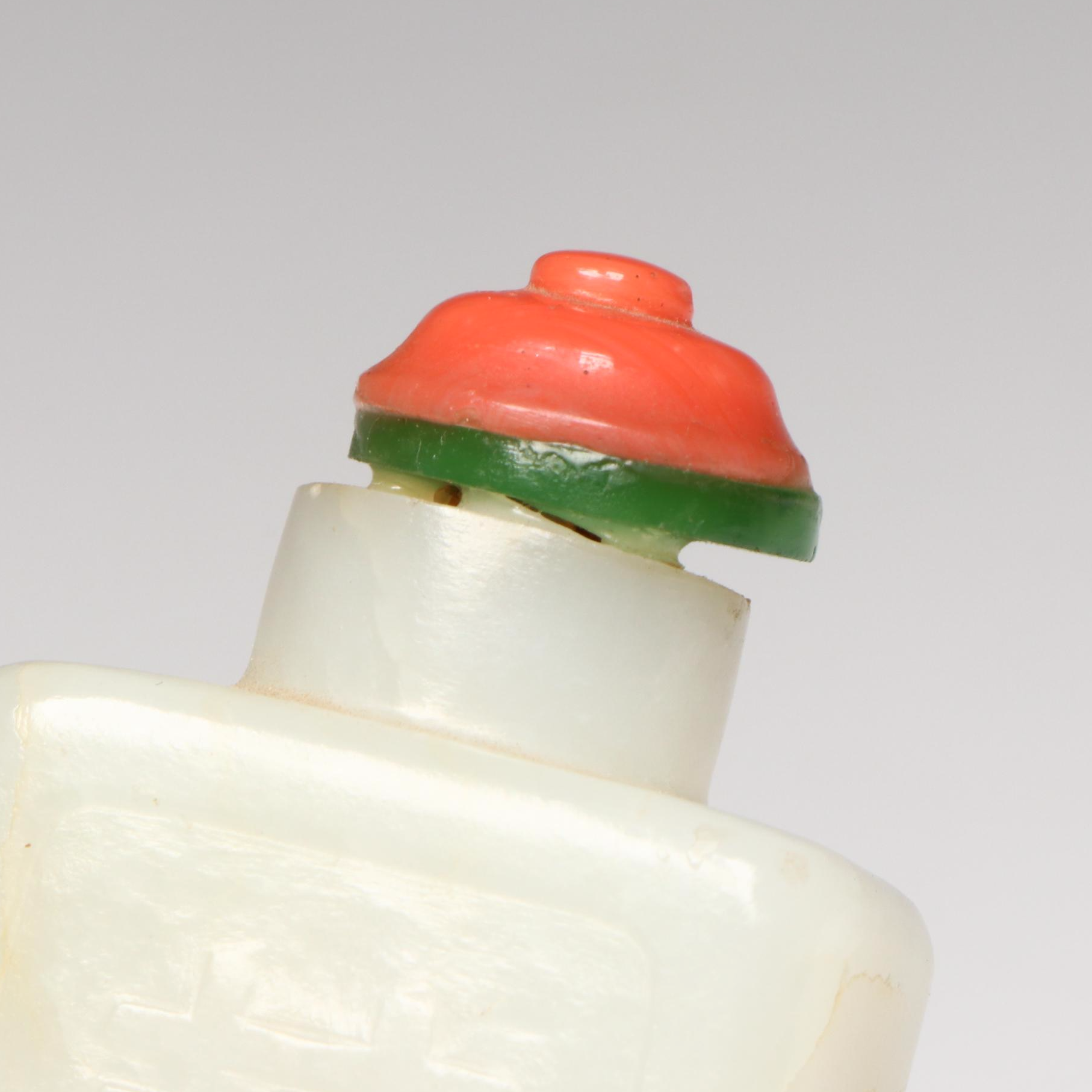 Antique Carved Jade Snuff Bottle, Qing Dynasty