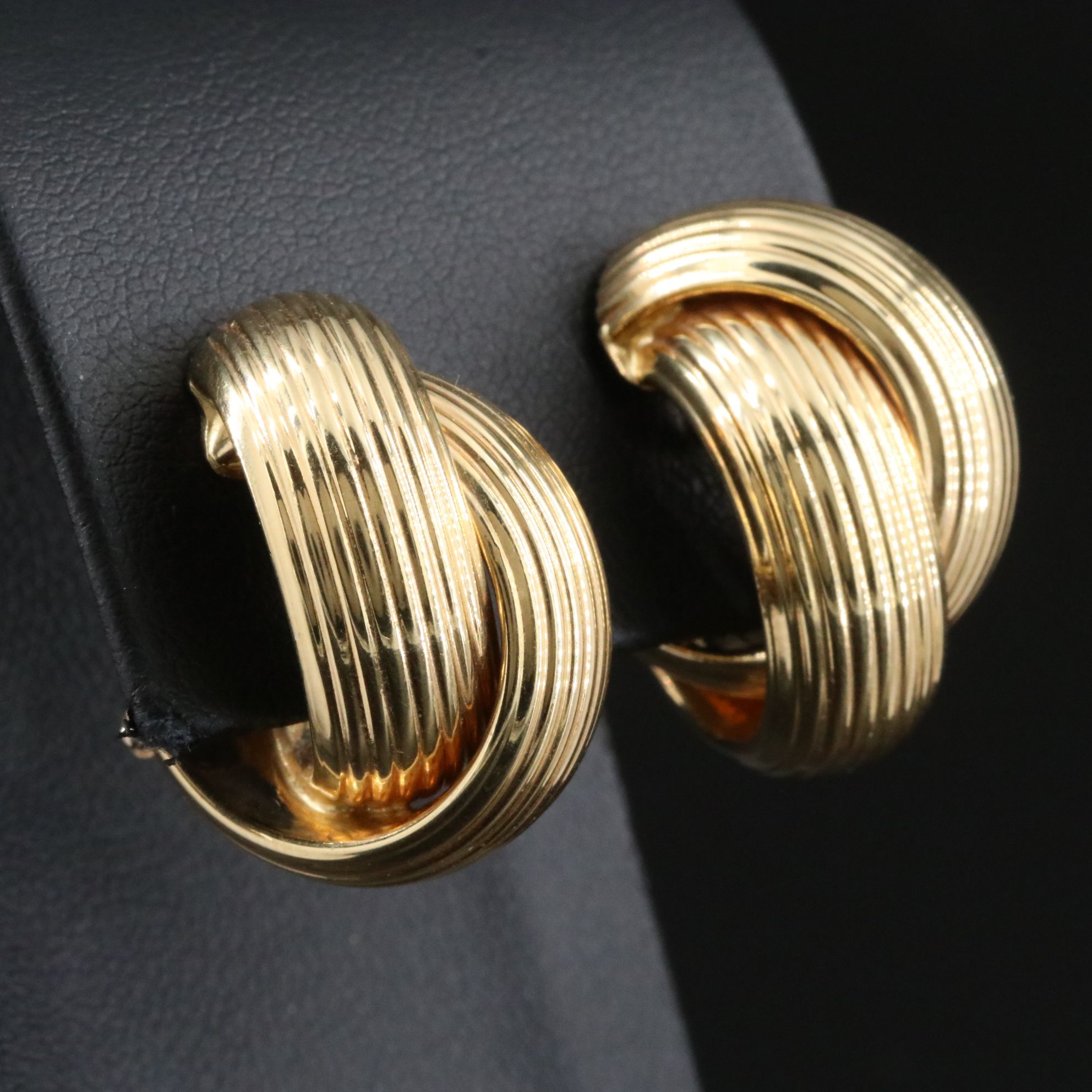 Roberto Coin 18K Fluted Crossover Hoop Earrings