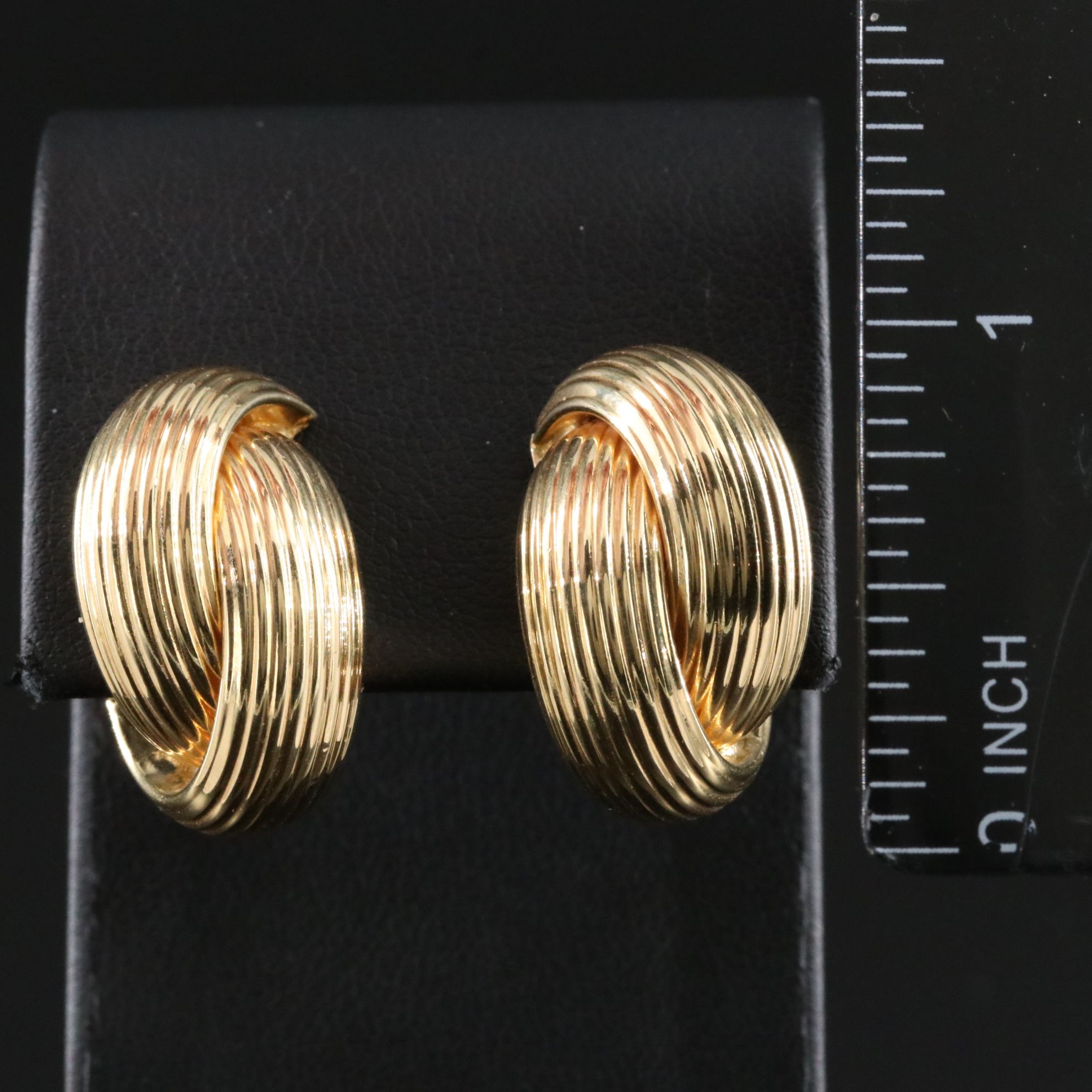 Roberto Coin 18K Fluted Crossover Hoop Earrings