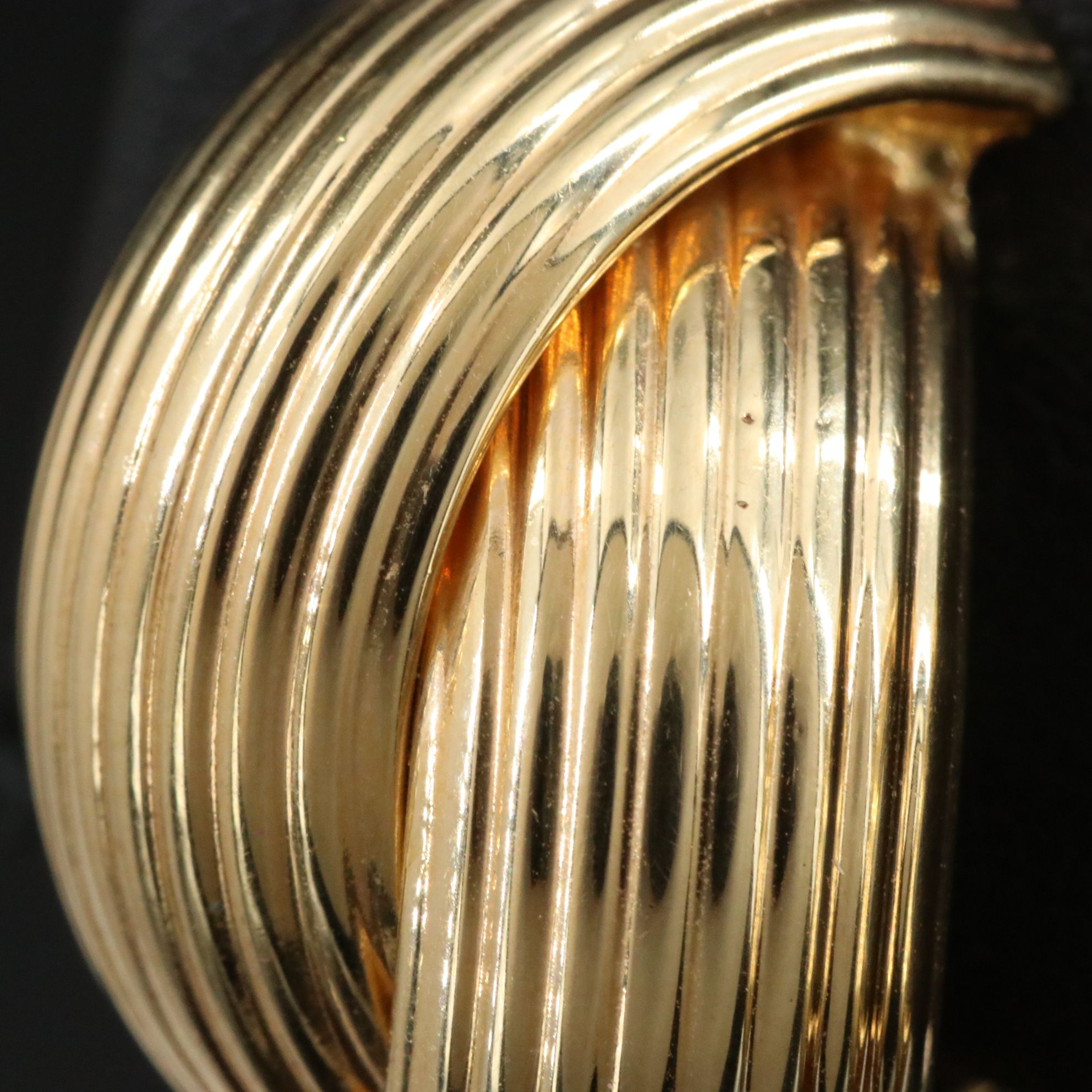 Roberto Coin 18K Fluted Crossover Hoop Earrings