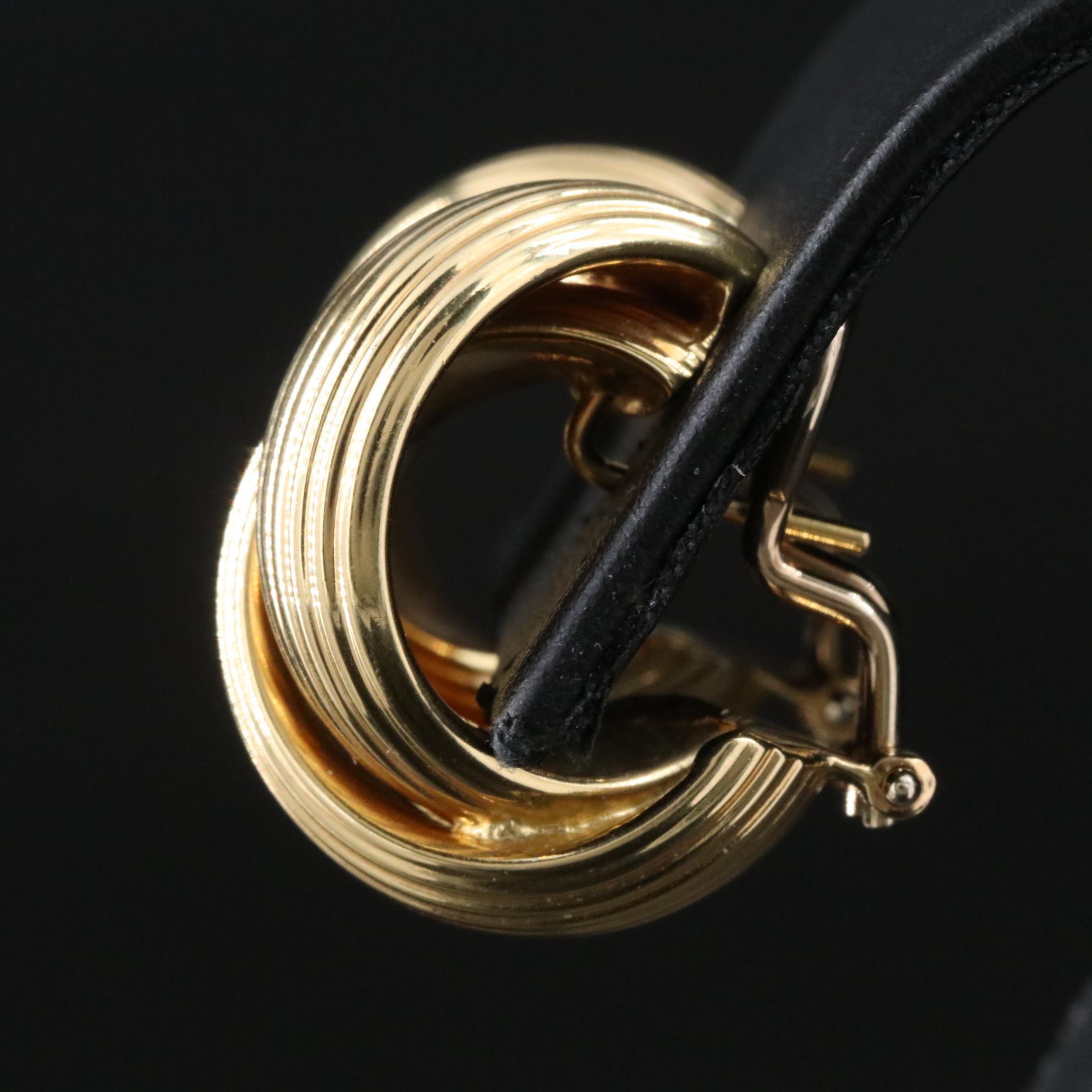 Roberto Coin 18K Fluted Crossover Hoop Earrings