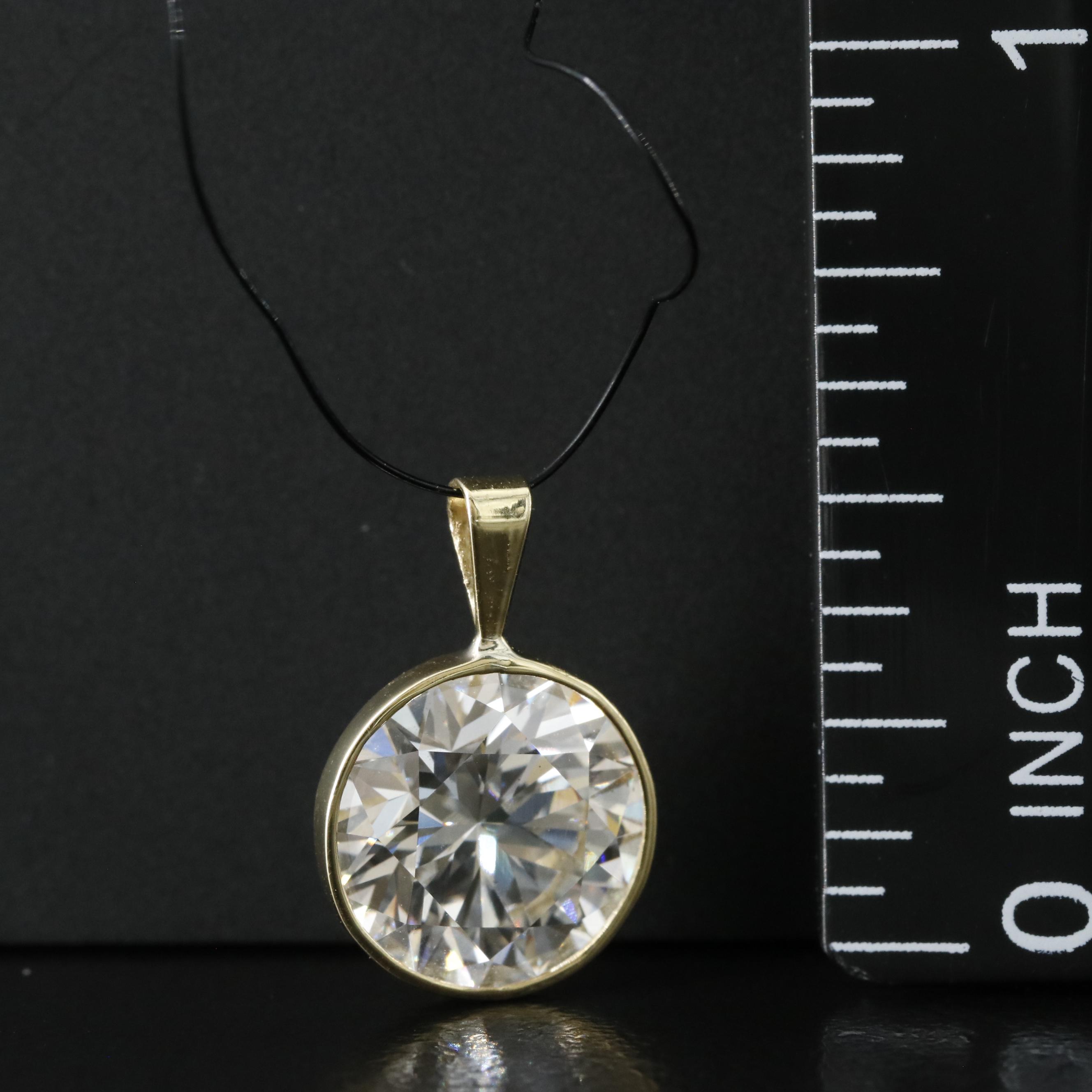 18K 3.03 CT Lab Grown Diamond Pendant with an IGI Report