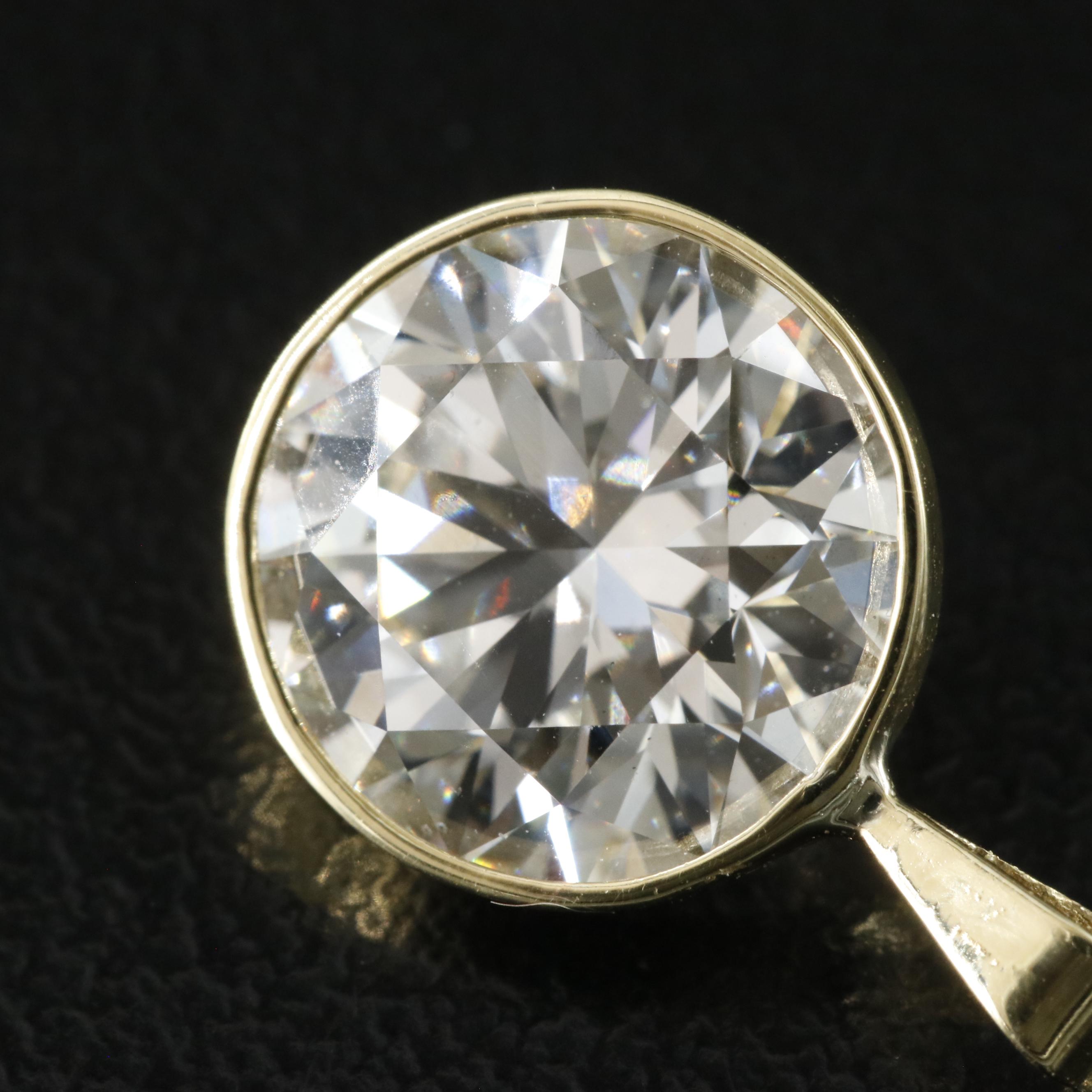 18K 3.03 CT Lab Grown Diamond Pendant with an IGI Report