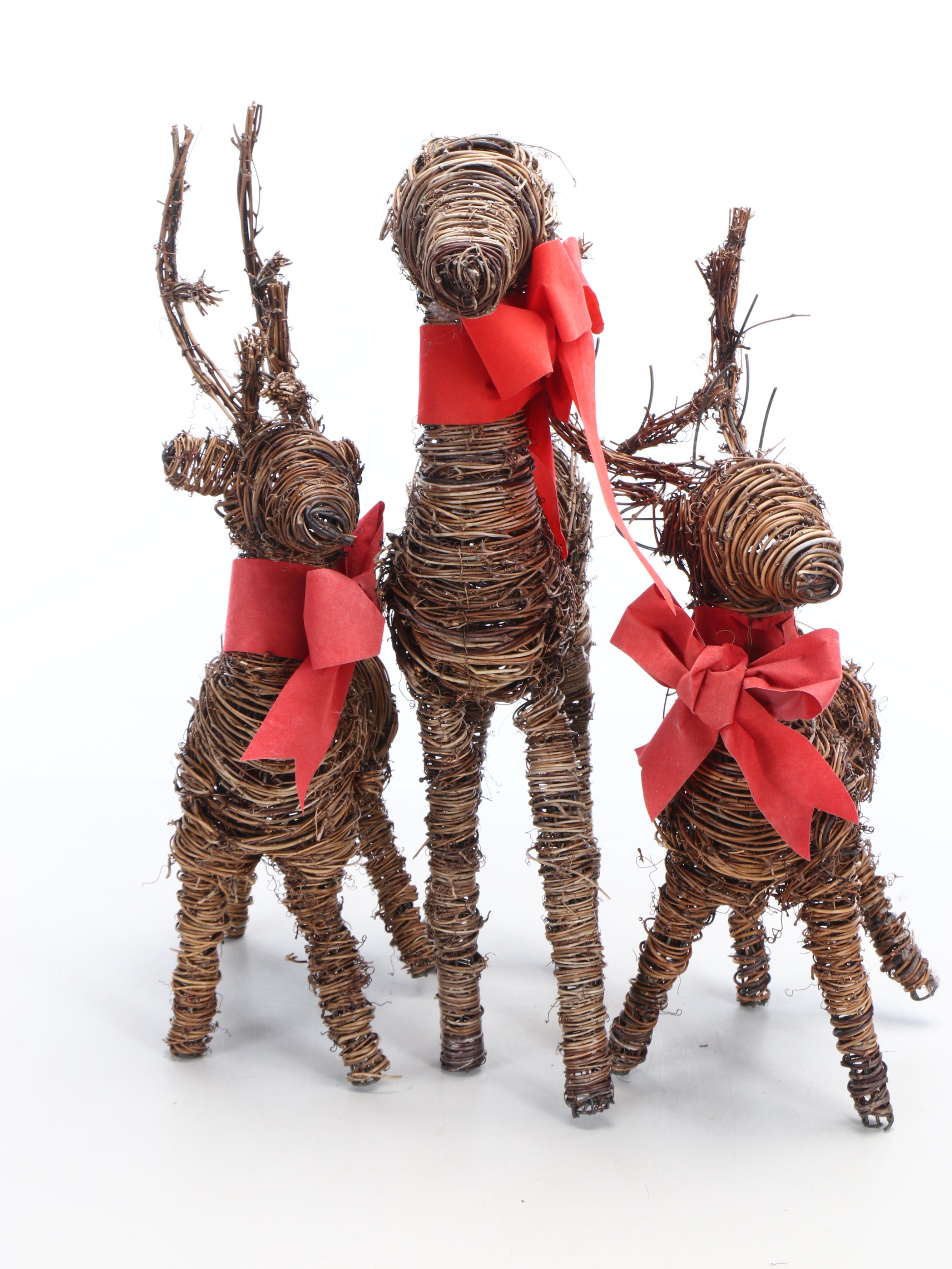 Folk Art Style Woven Reindeer with Wooden Garland