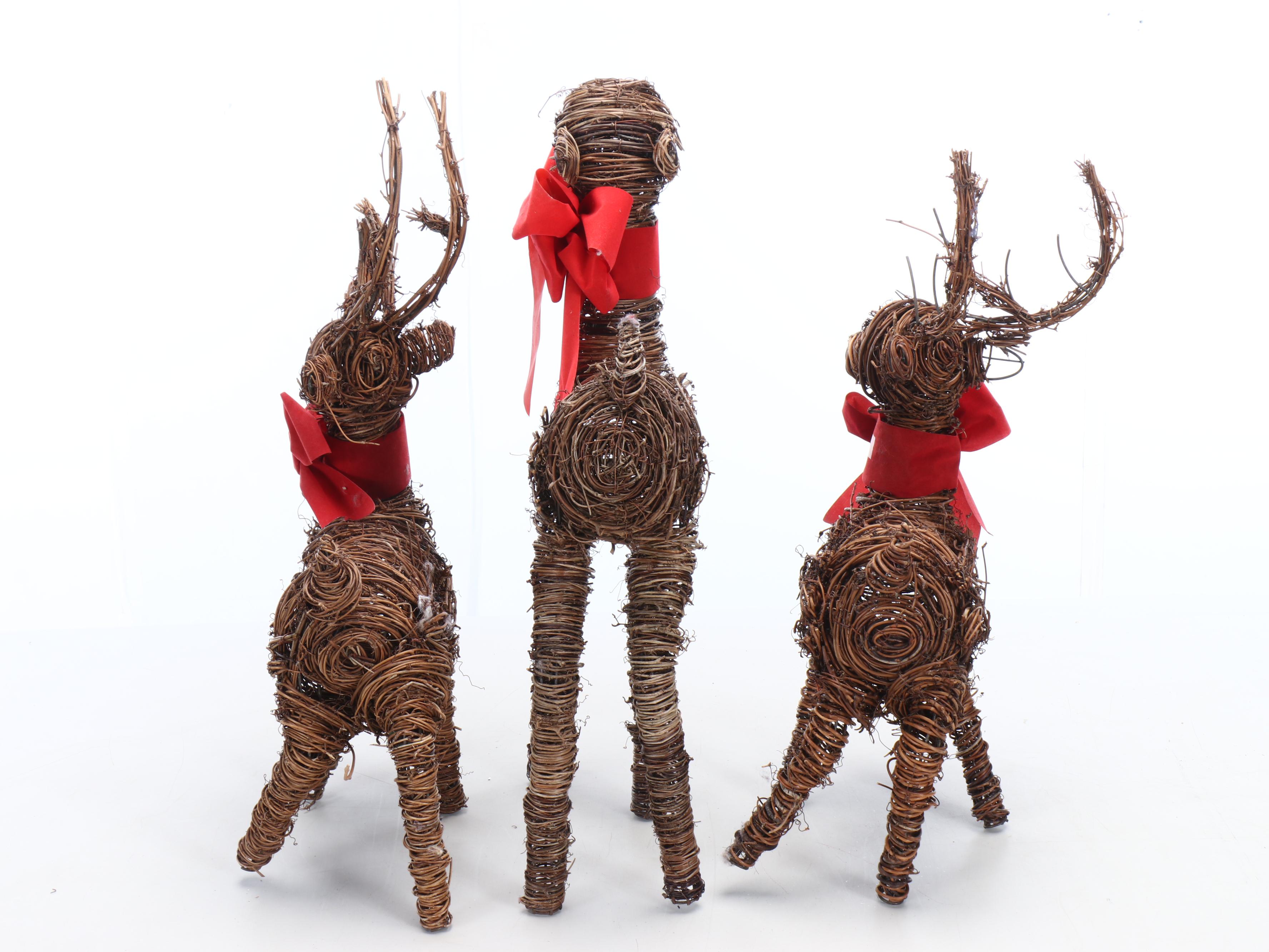 Folk Art Style Woven Reindeer with Wooden Garland