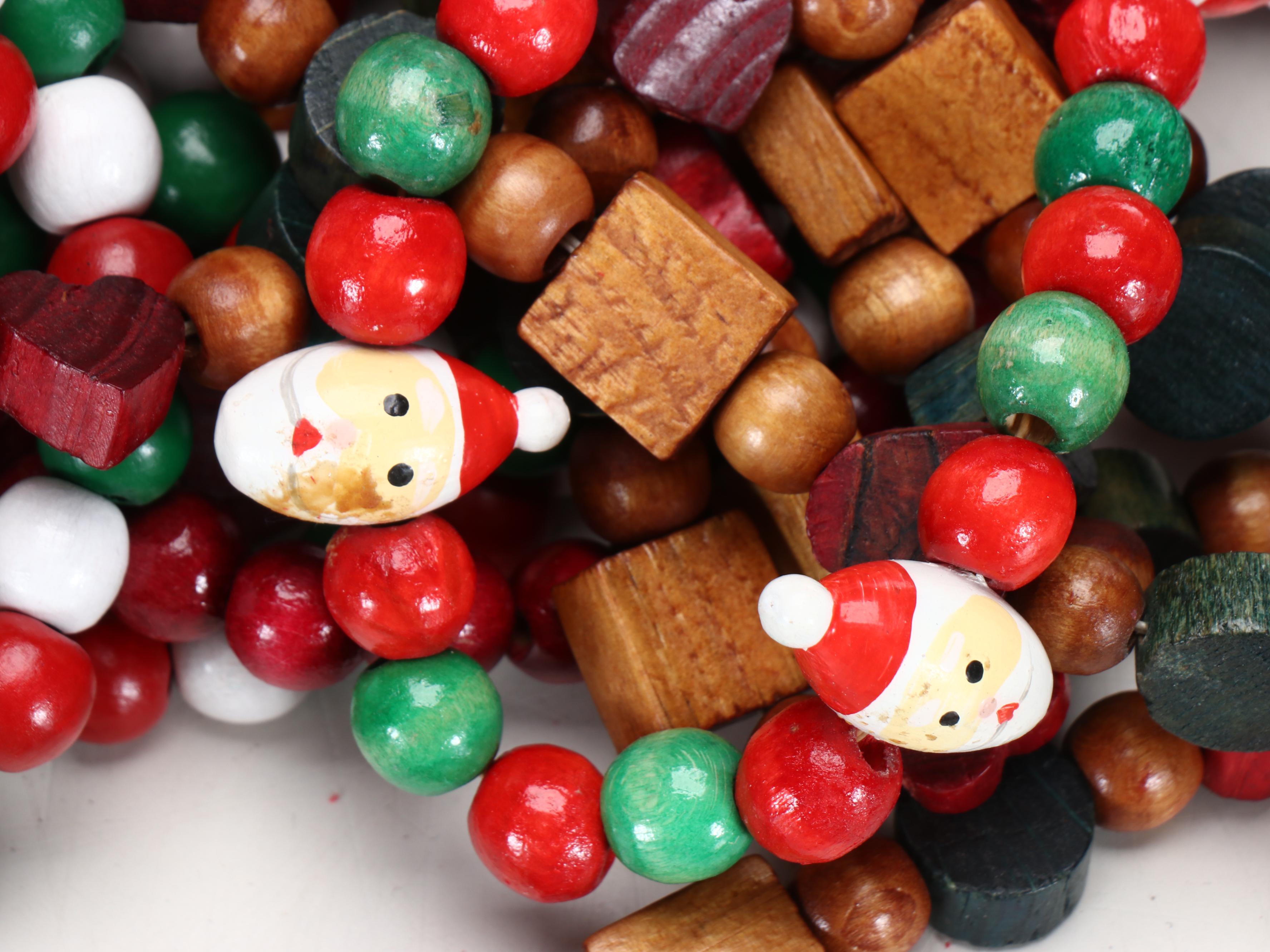 Folk Art Style Woven Reindeer with Wooden Garland