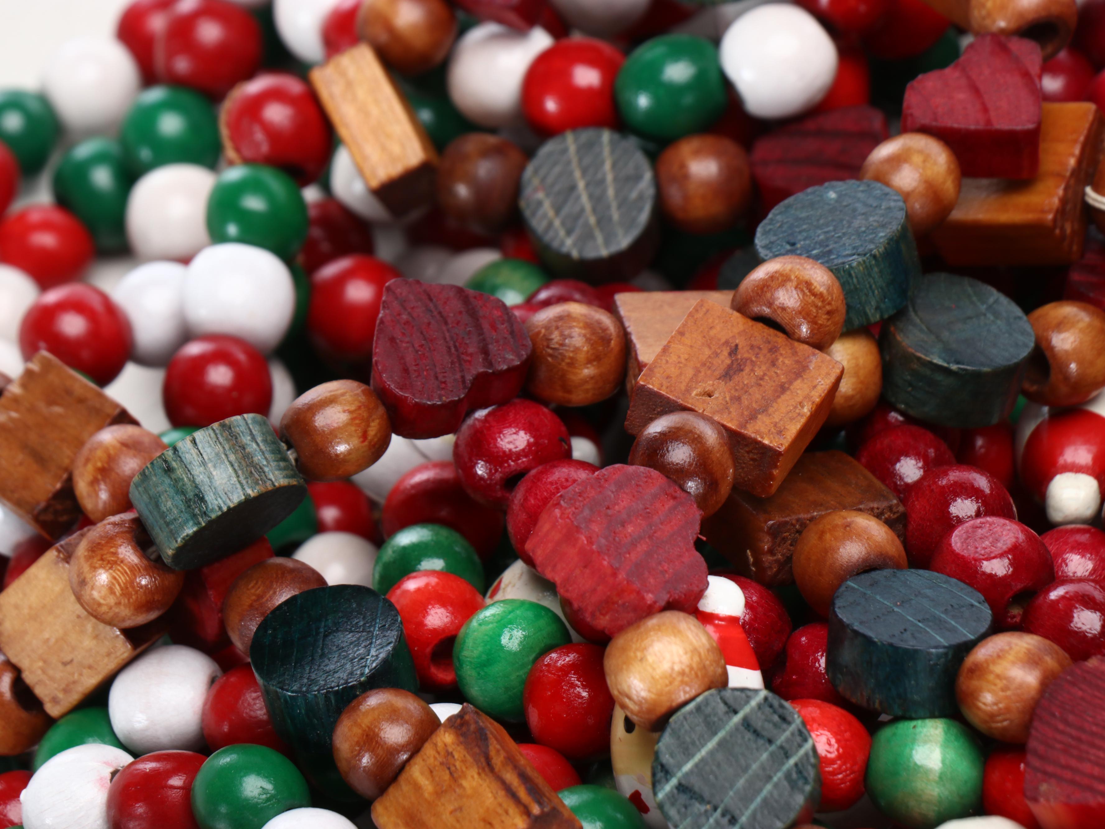 Folk Art Style Woven Reindeer with Wooden Garland