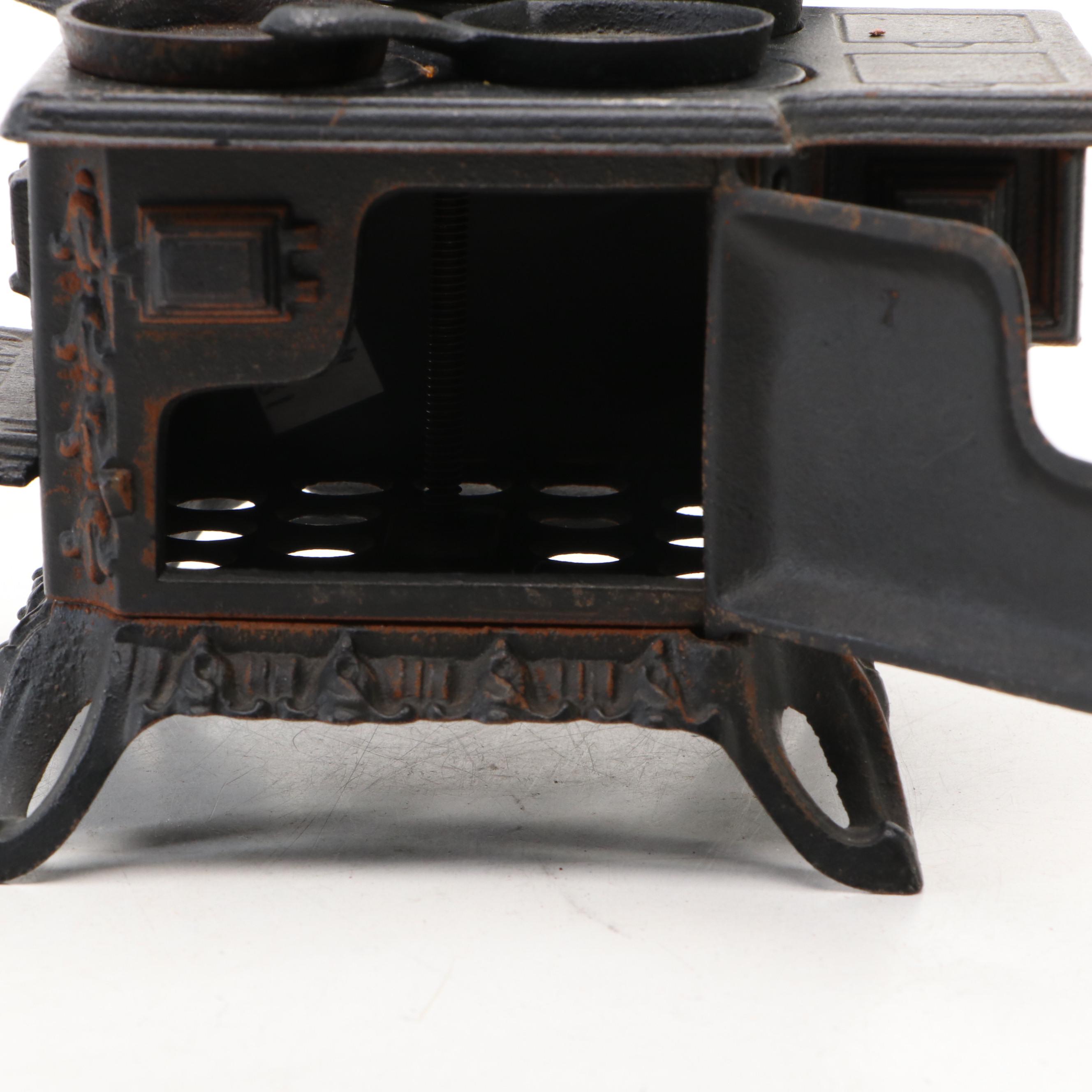 Queen Miniature Cast Iron Stove with Pots and Pans, 20th Century