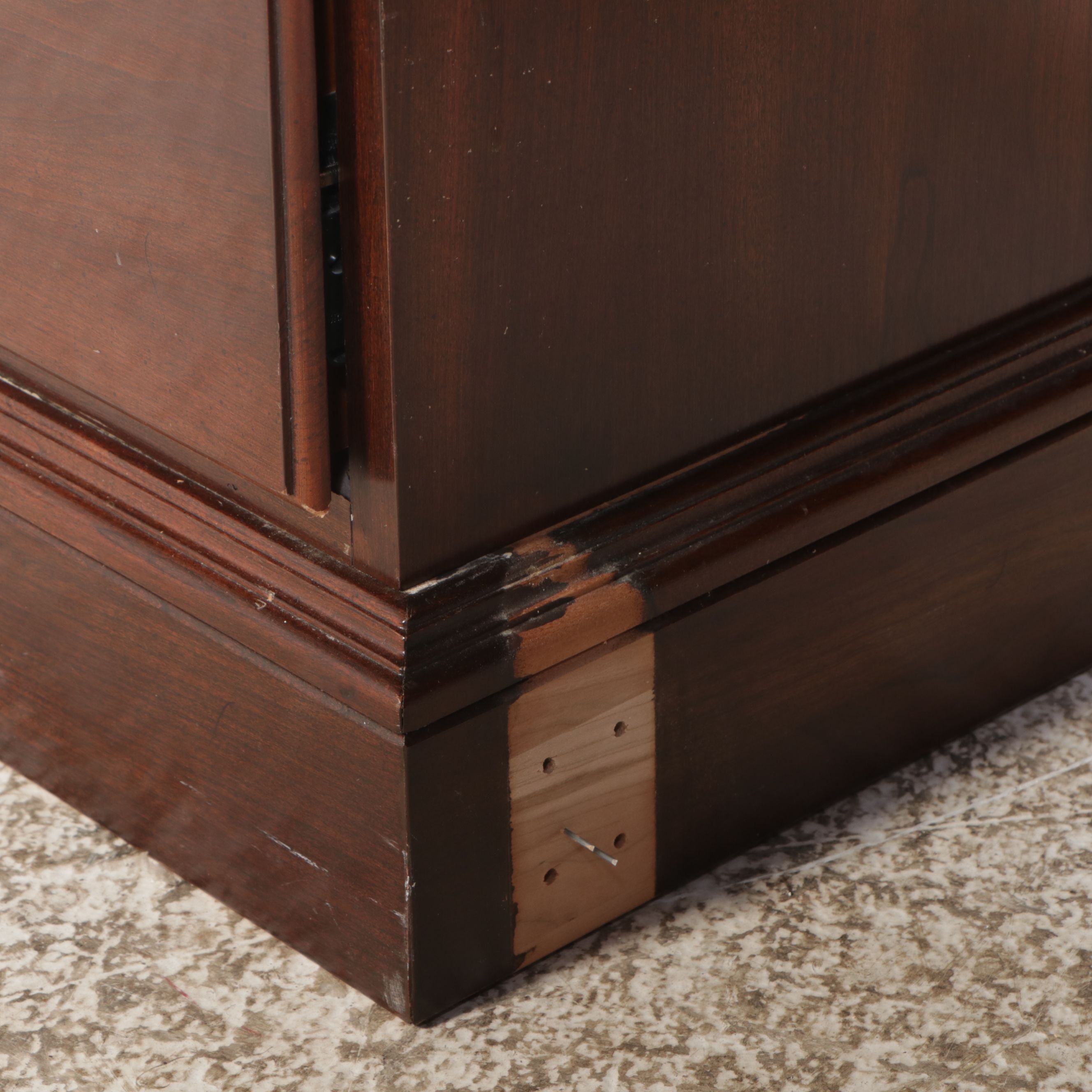 Ethan Allen Georgian Style Cherry Executive Desk, Late 20th Century