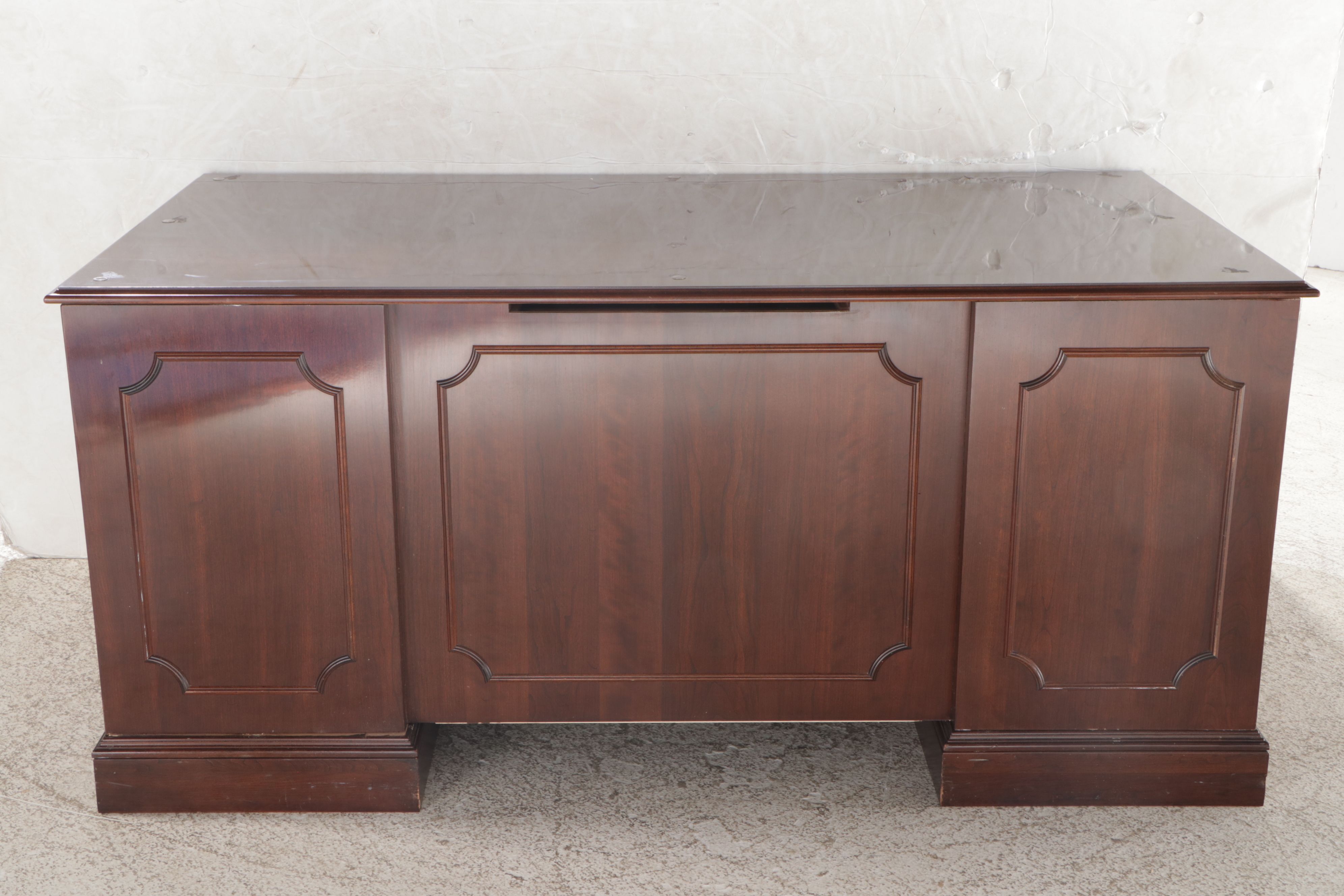 Ethan Allen Georgian Style Cherry Executive Desk, Late 20th Century