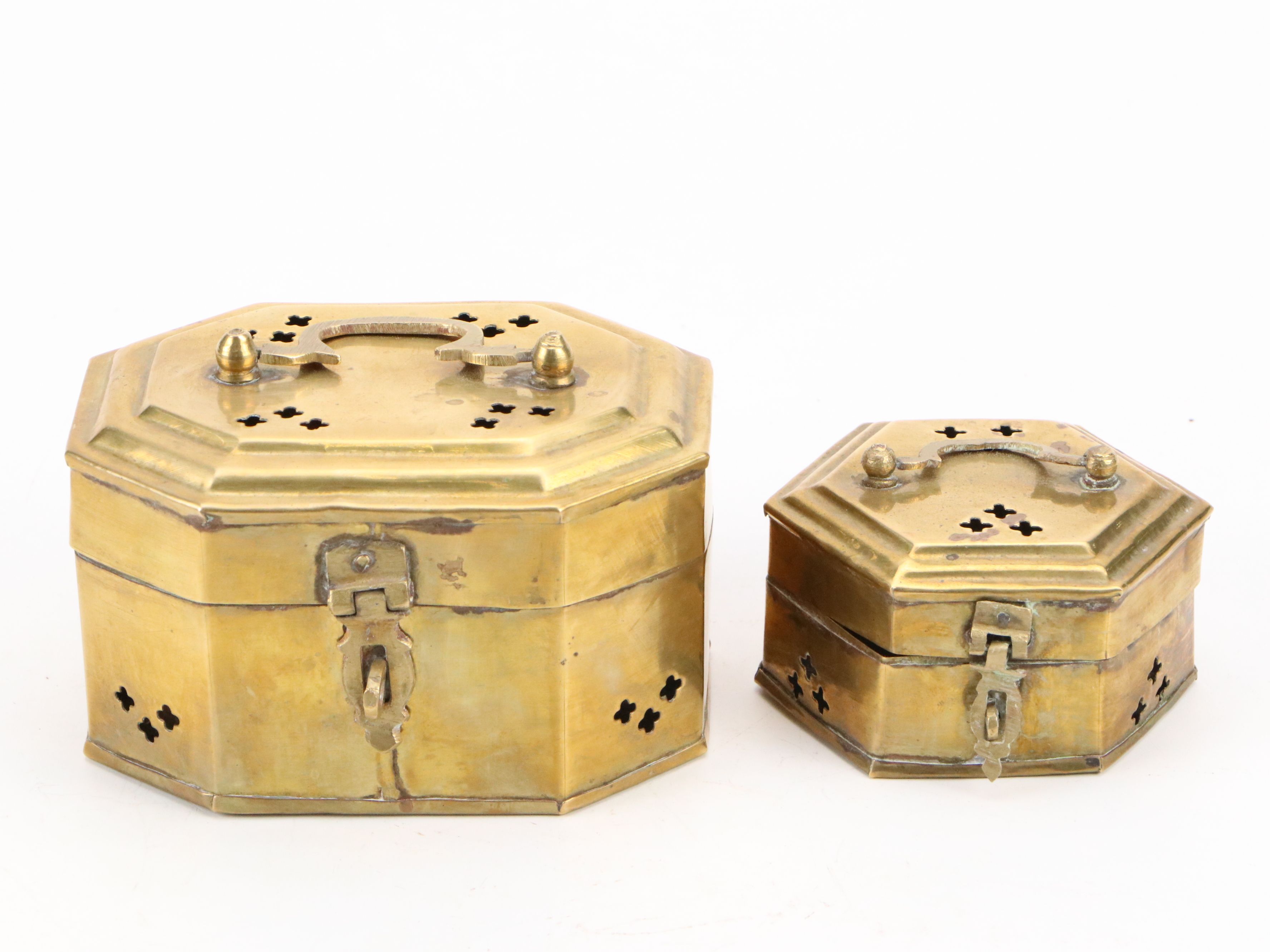 Victorian Style Brass Lamp, Brass Cricket Boxes, Silent Butler and Other Décor