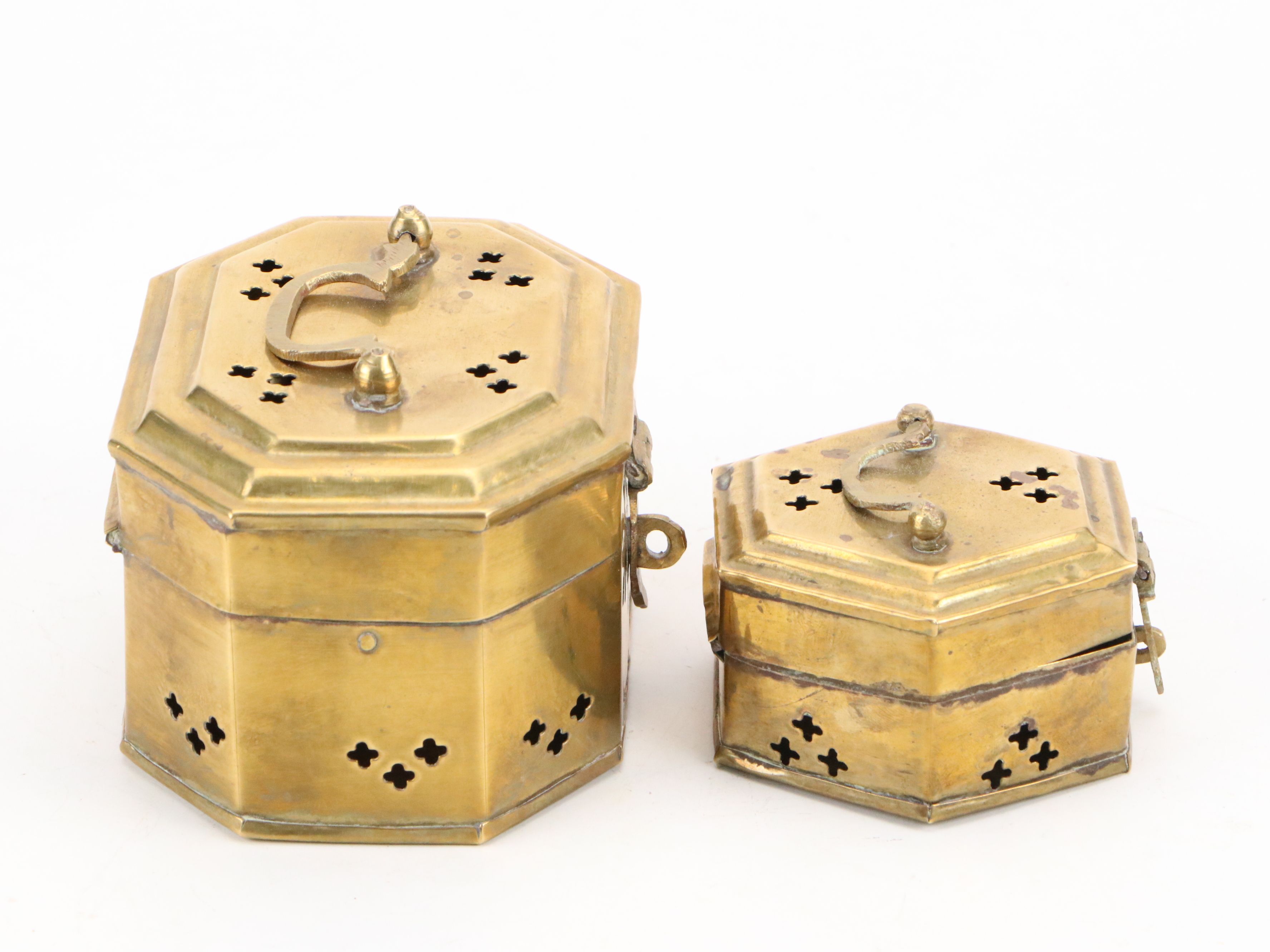 Victorian Style Brass Lamp, Brass Cricket Boxes, Silent Butler and Other Décor