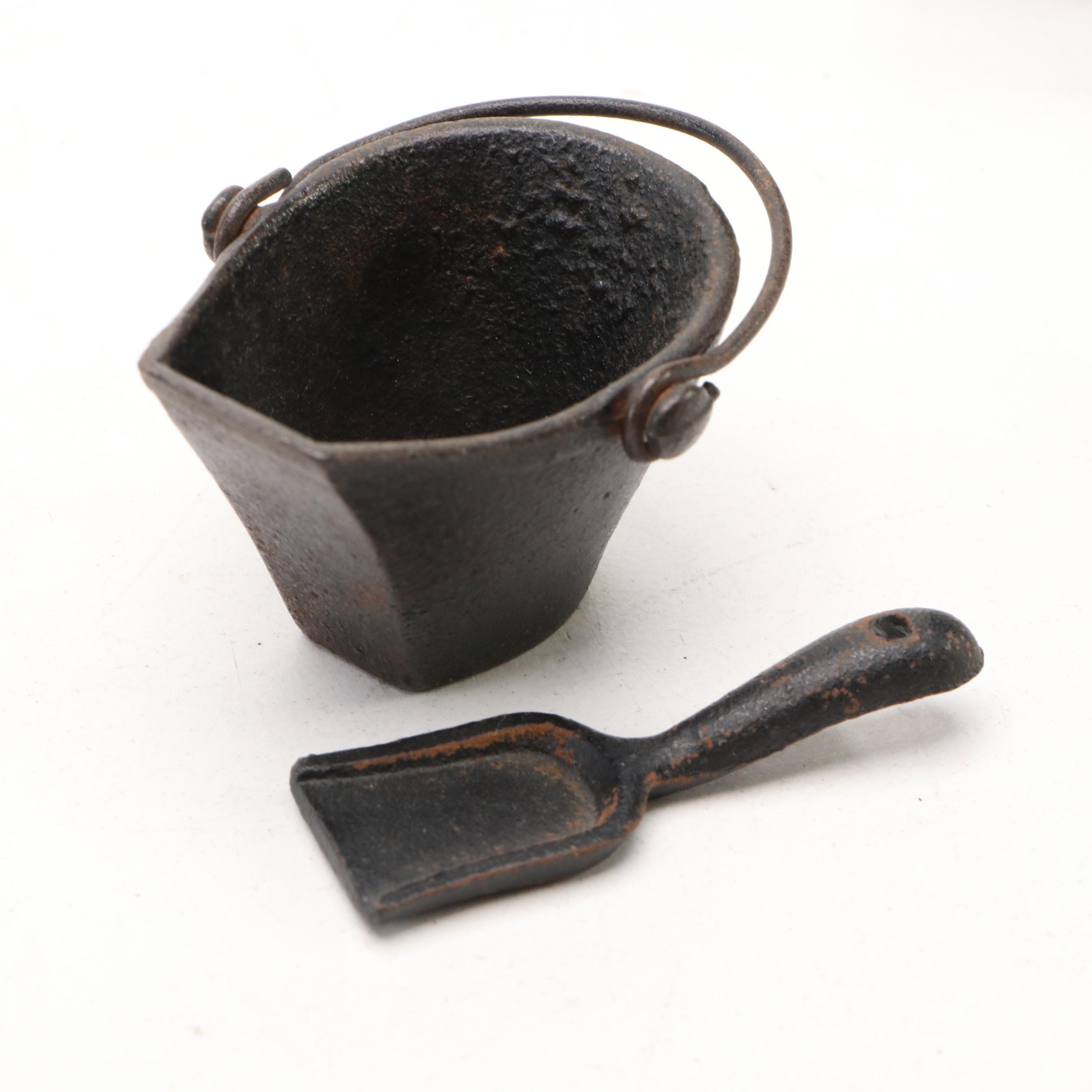 Wilton Amish Cast Iron Bookends with Other Figurines, 20th Century