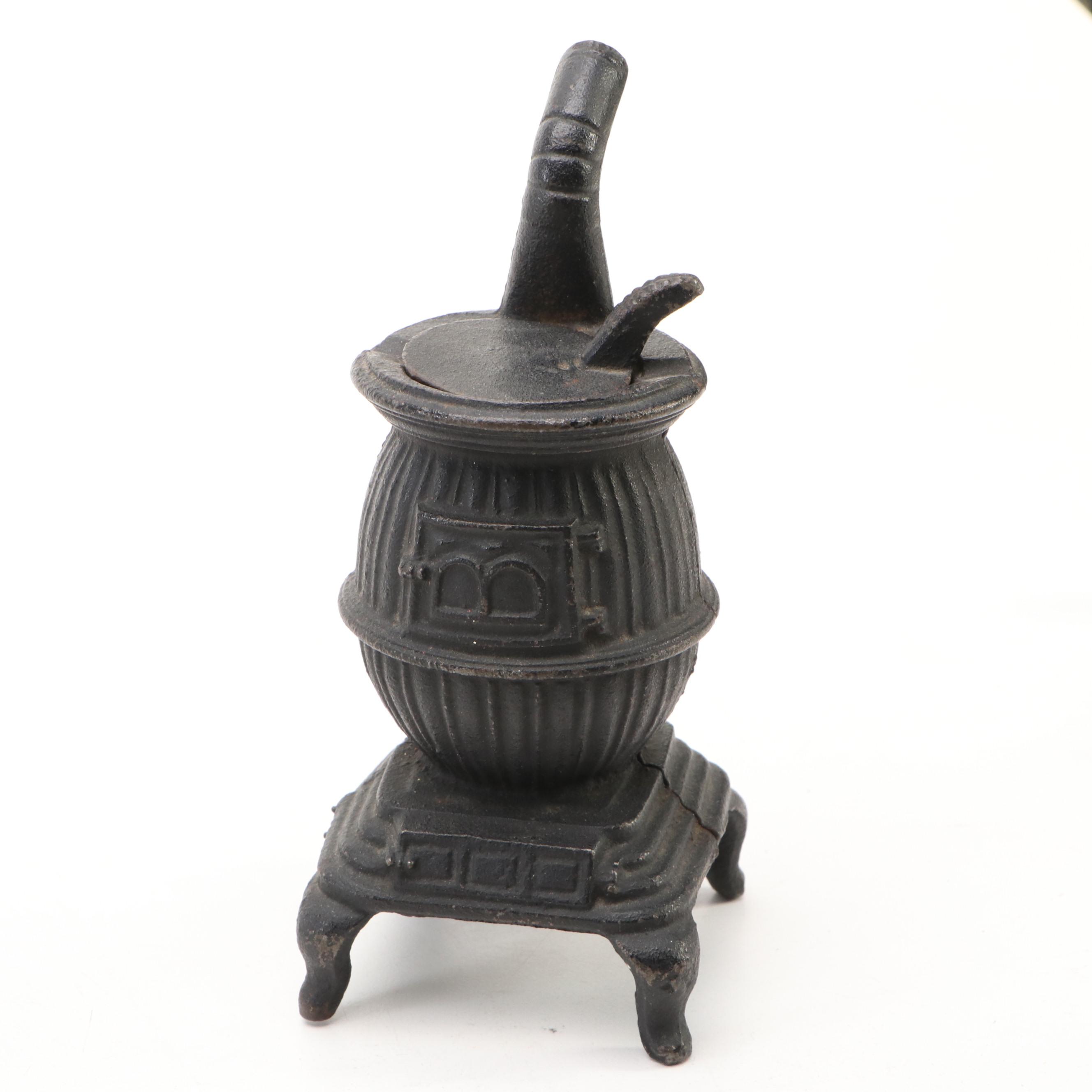 Wilton Amish Cast Iron Bookends with Other Figurines, 20th Century