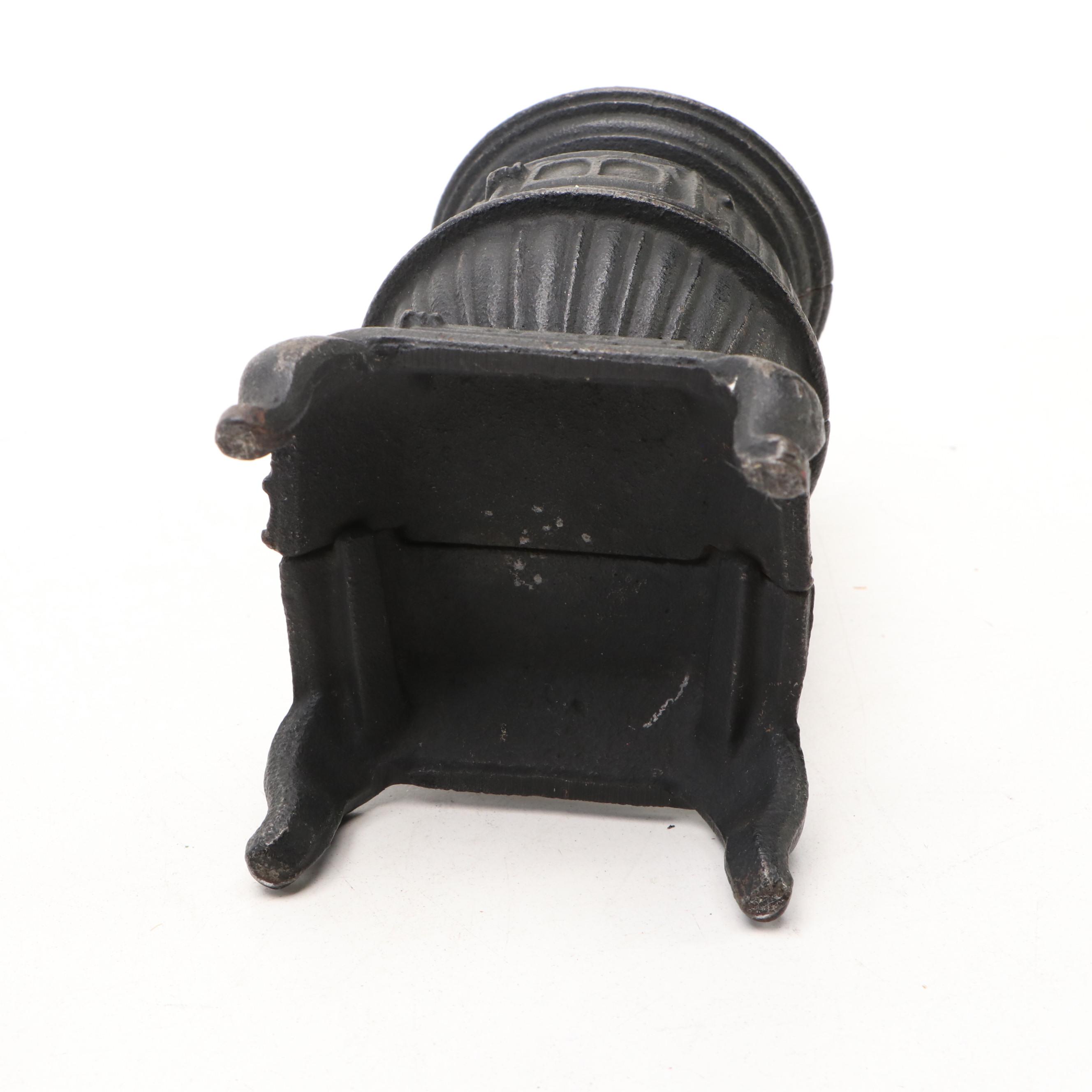 Wilton Amish Cast Iron Bookends with Other Figurines, 20th Century