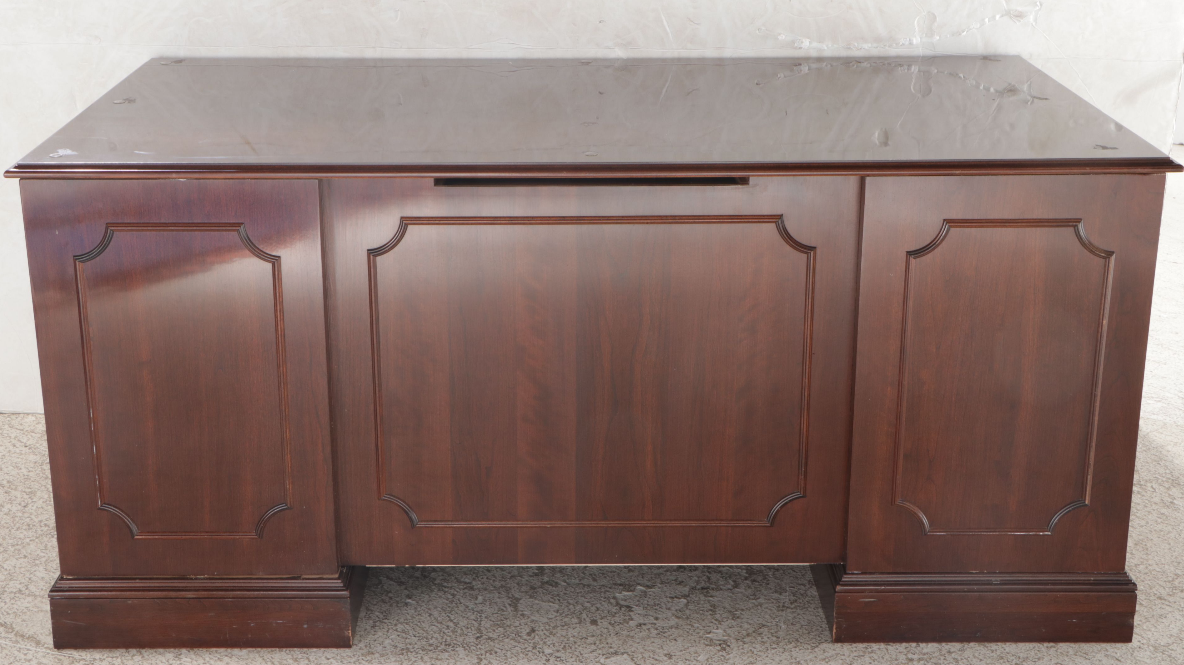 Ethan Allen Georgian Style Cherry Executive Desk, Late 20th Century