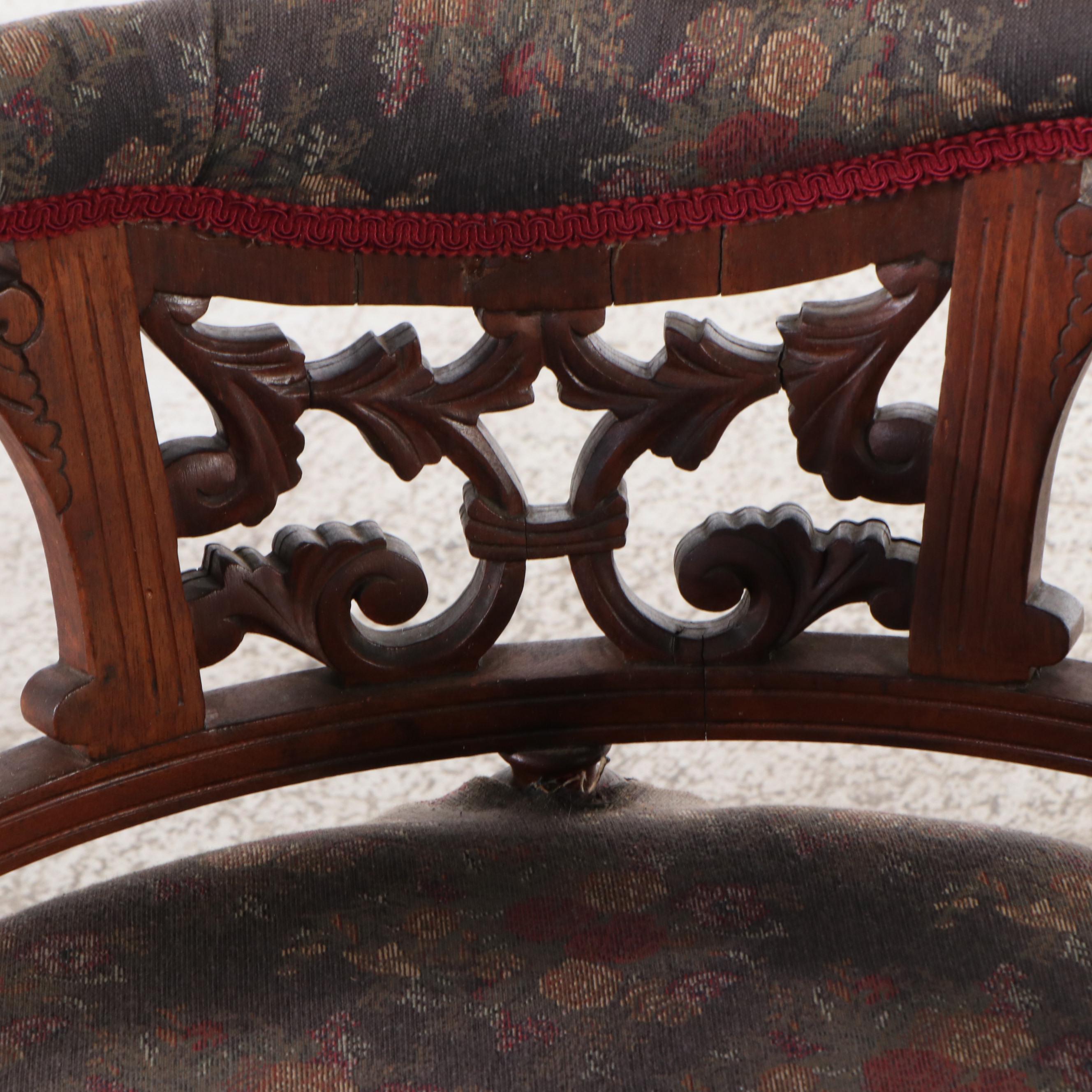 English Victorian Carved Walnut Tête-à-Tête, Mid to Late 19th Century