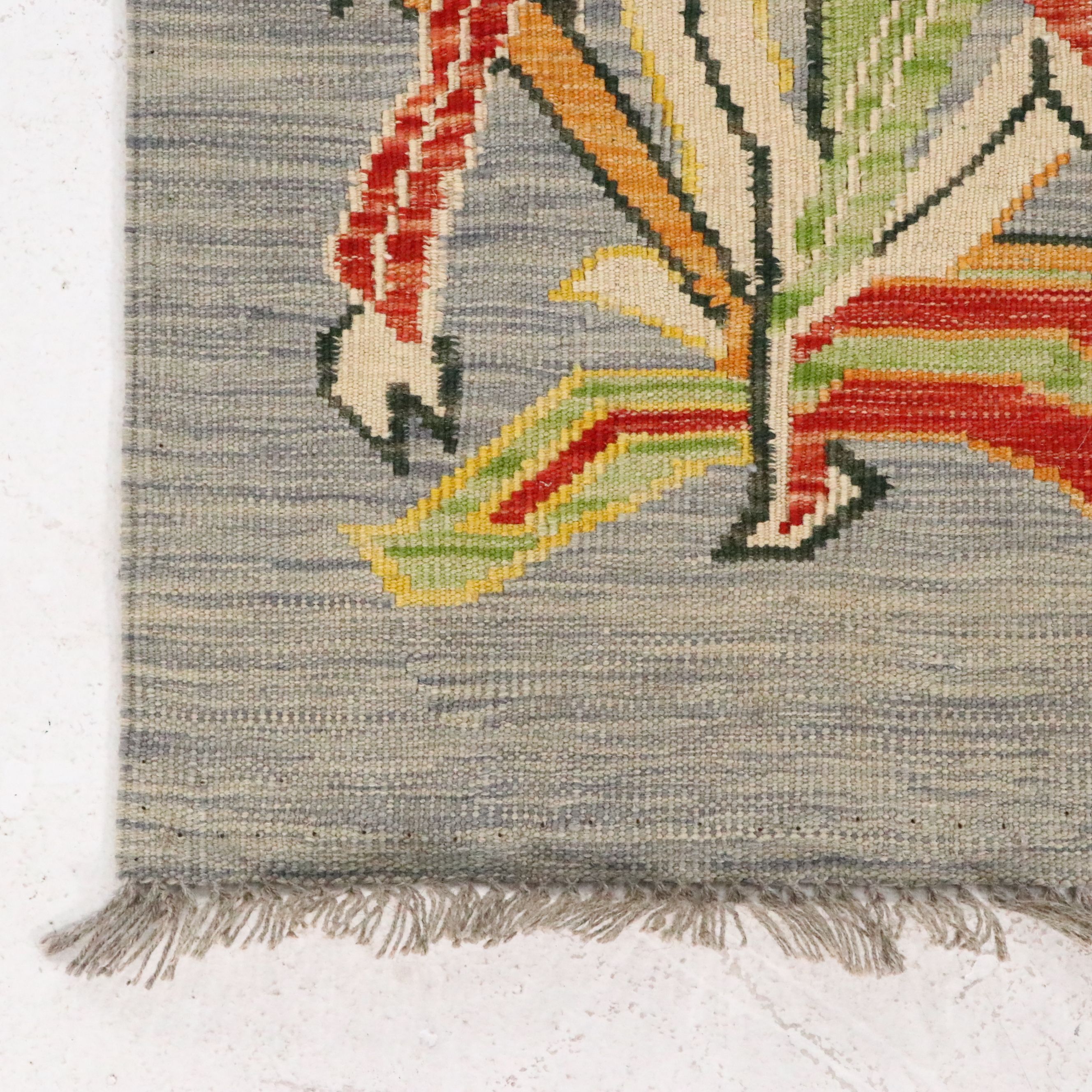 2'9 x 4'5 Handwoven Pakistani Pictorial Kilim Accent Rug