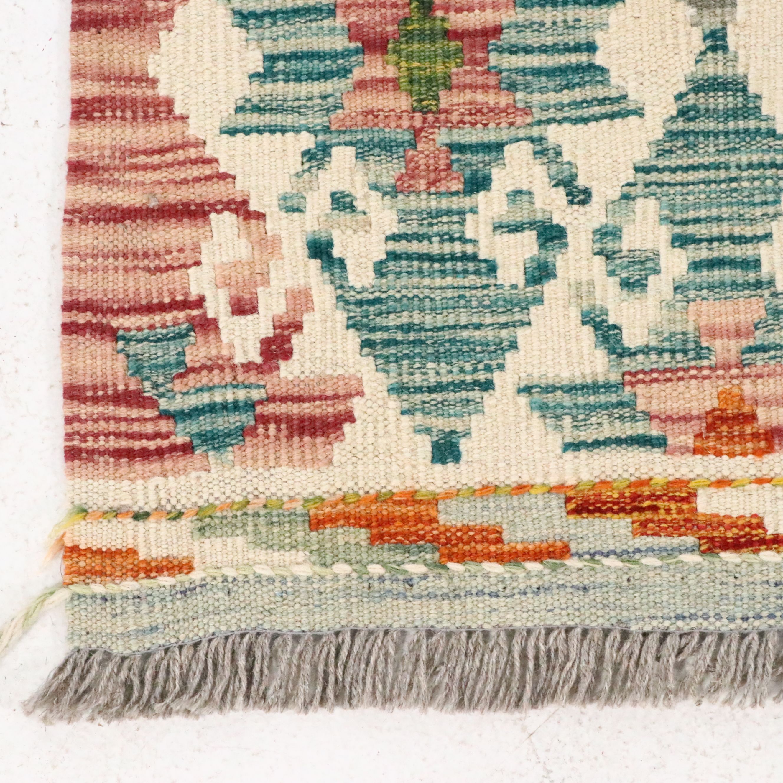 5'5 x 7'10 Handwoven Pakistani Kilim Area Rug