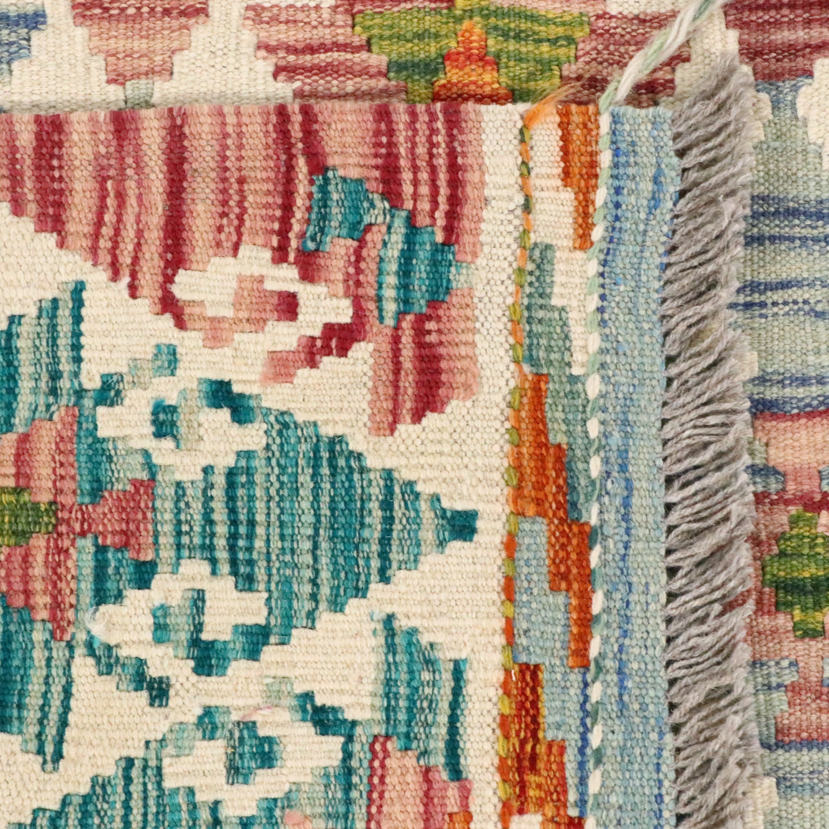 5'5 x 7'10 Handwoven Pakistani Kilim Area Rug