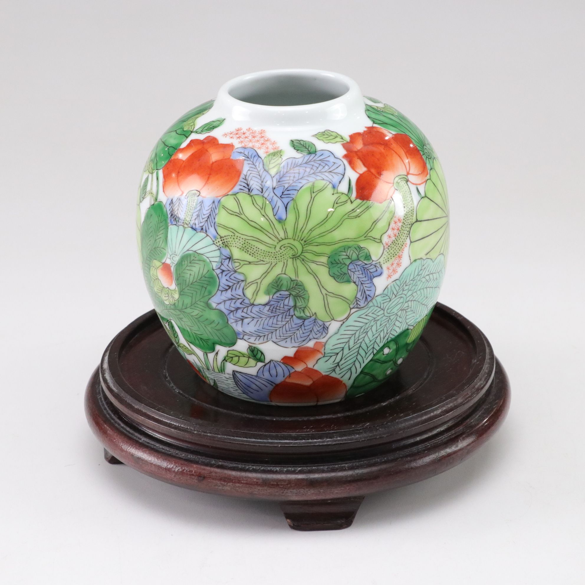 Napcoware in Hand-Painted Pair of Ginger Jars with Wood Bases