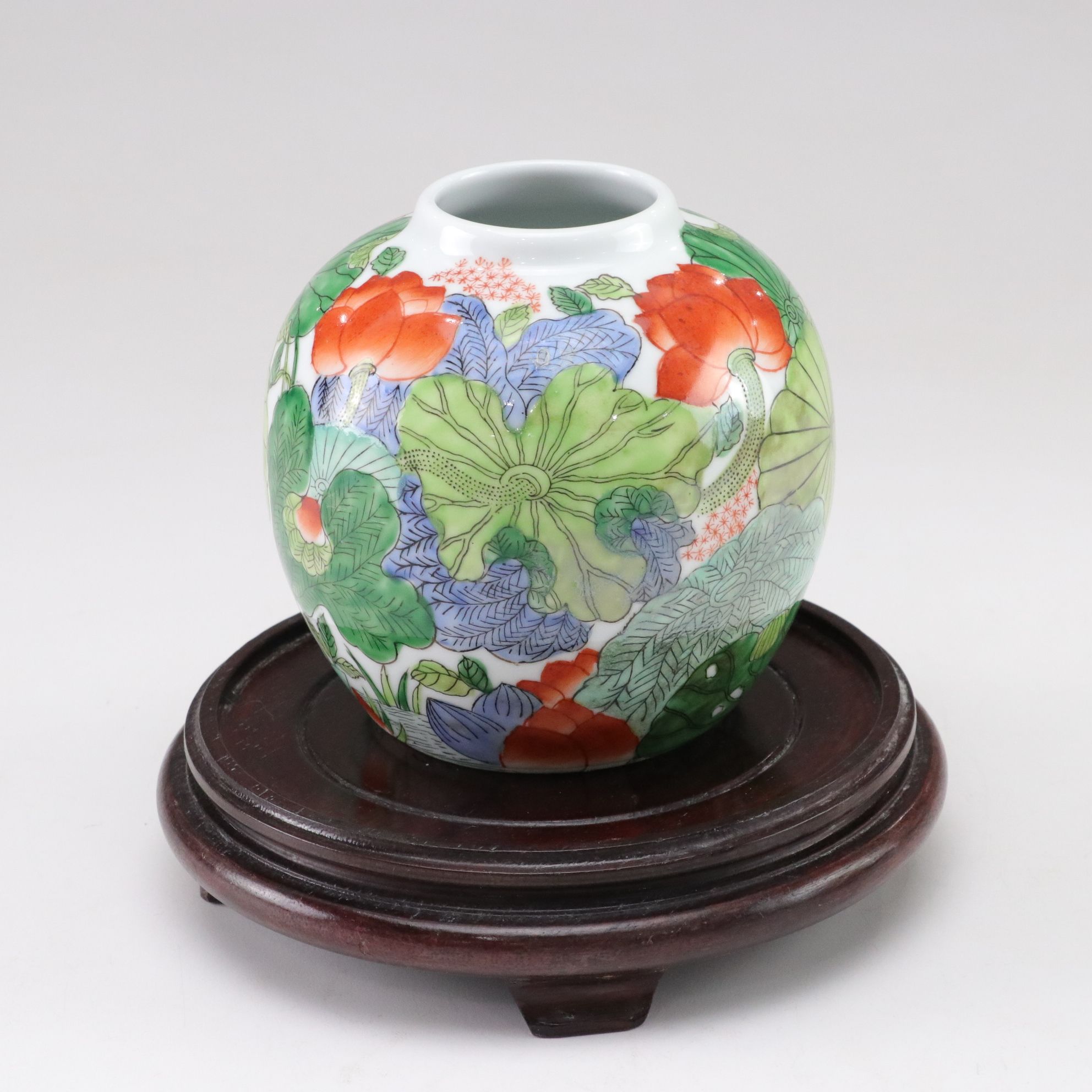 Napcoware in Hand-Painted Pair of Ginger Jars with Wood Bases