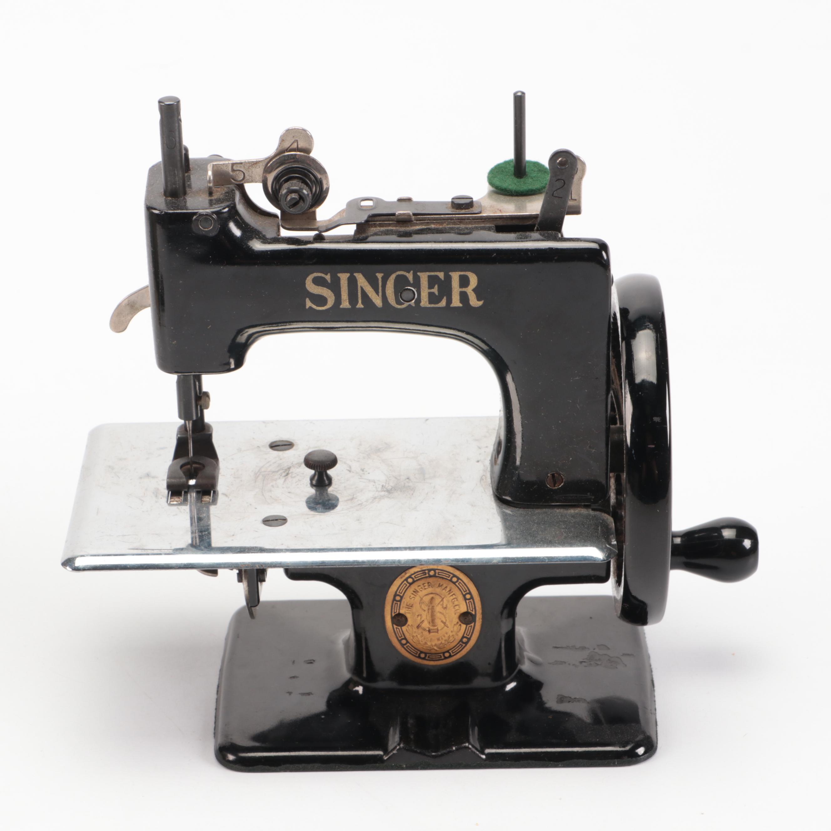 Singer No. 20 "SewHandy" Sewing Machine, Mid-20th Century