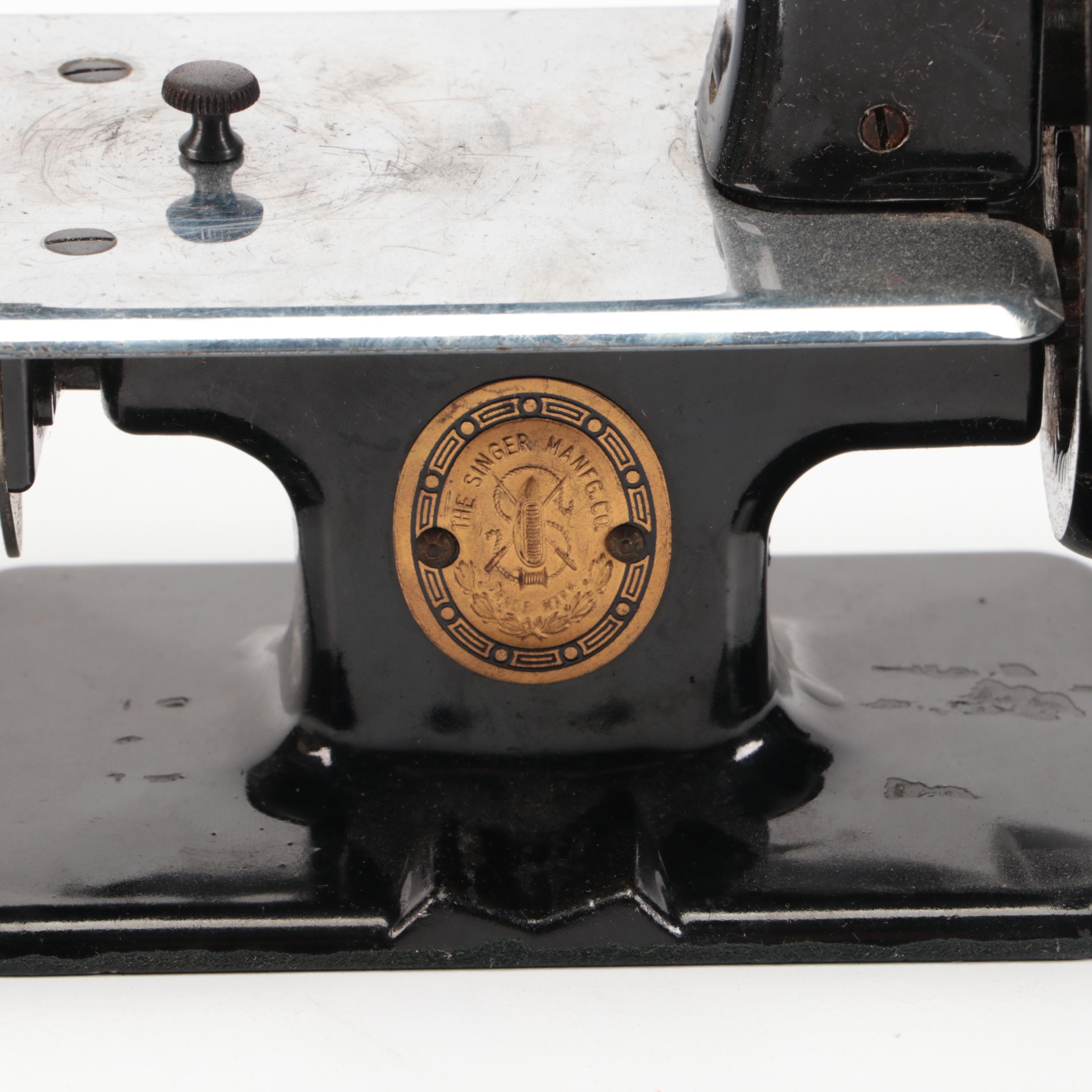 Singer No. 20 "SewHandy" Sewing Machine, Mid-20th Century