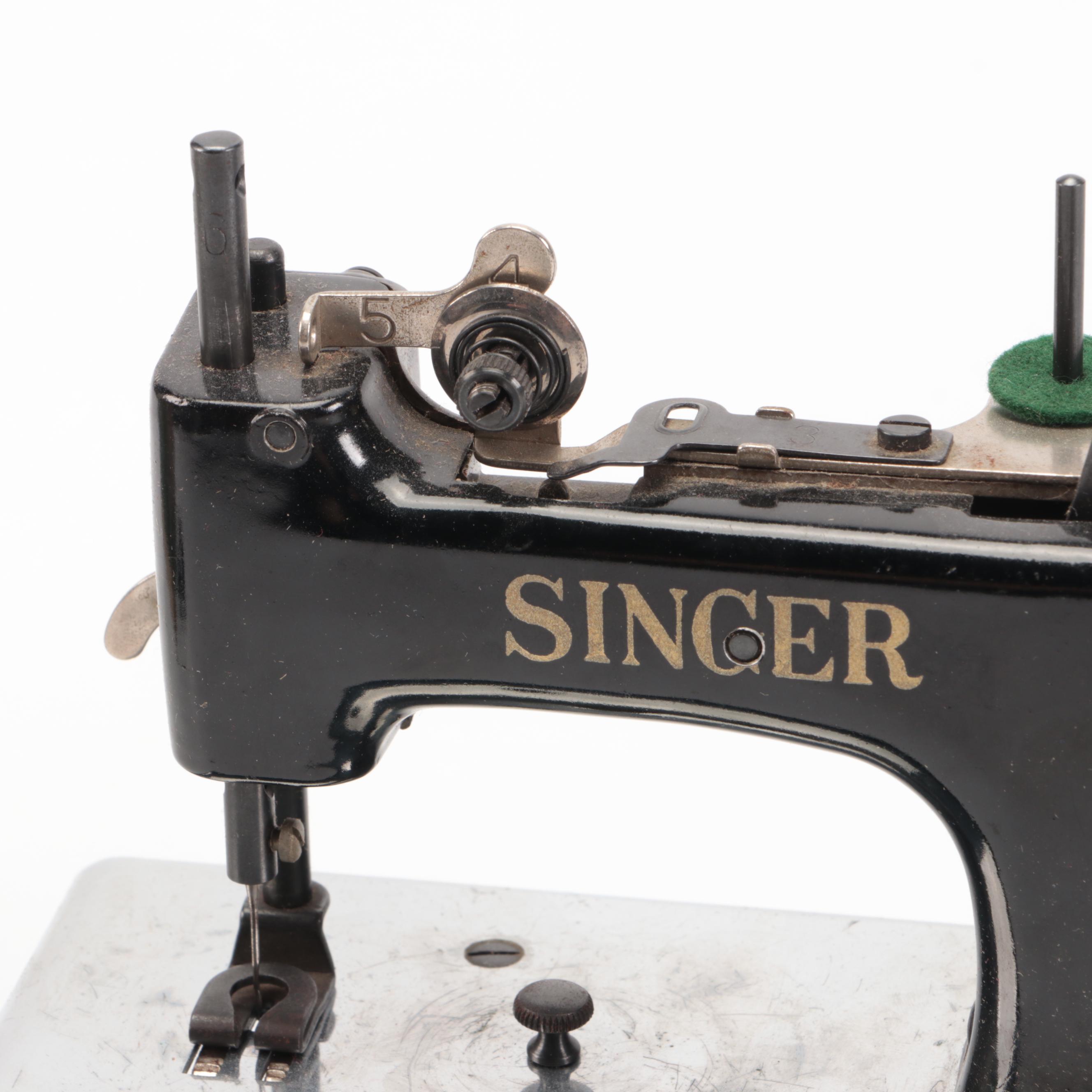 Singer No. 20 "SewHandy" Sewing Machine, Mid-20th Century