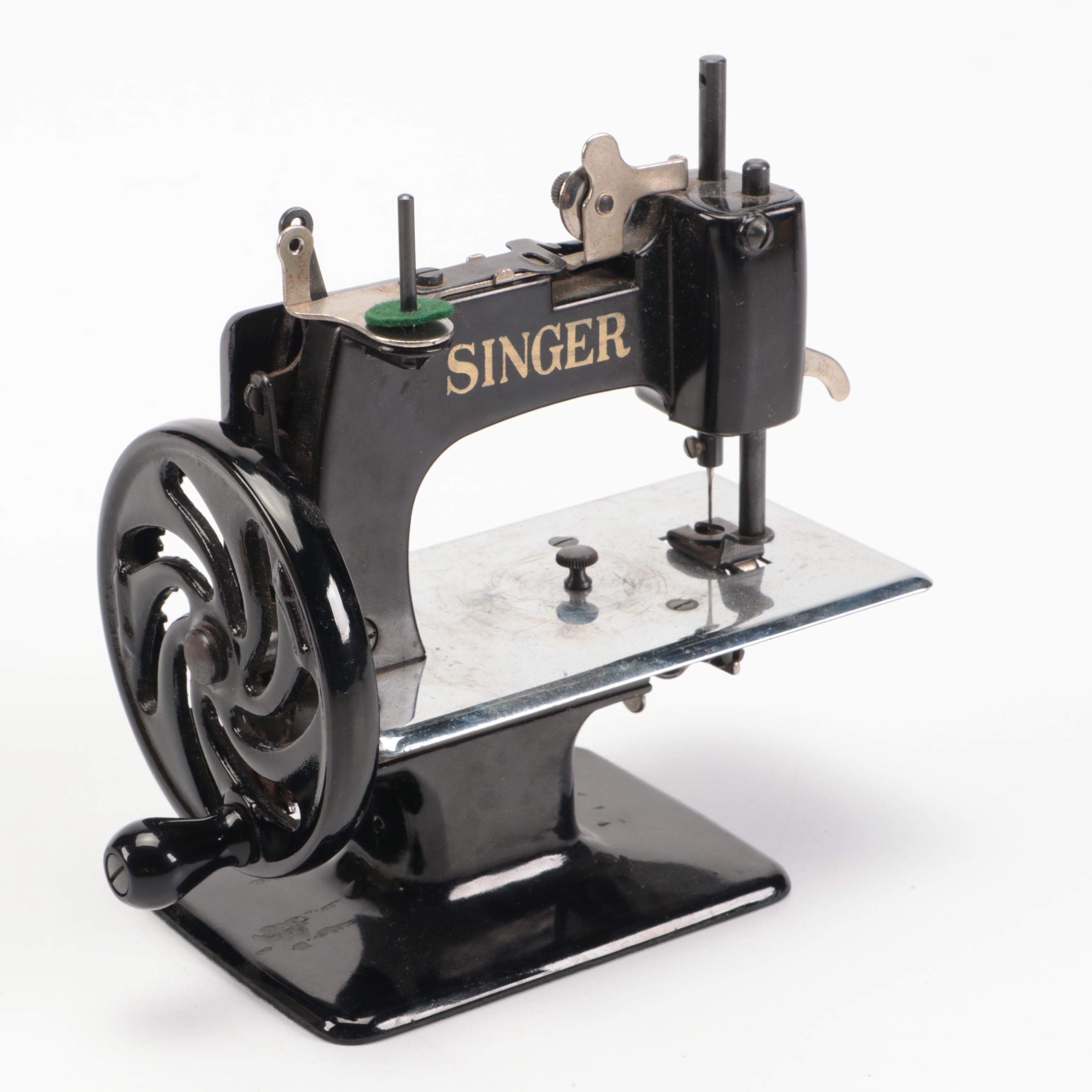 Singer No. 20 "SewHandy" Sewing Machine, Mid-20th Century