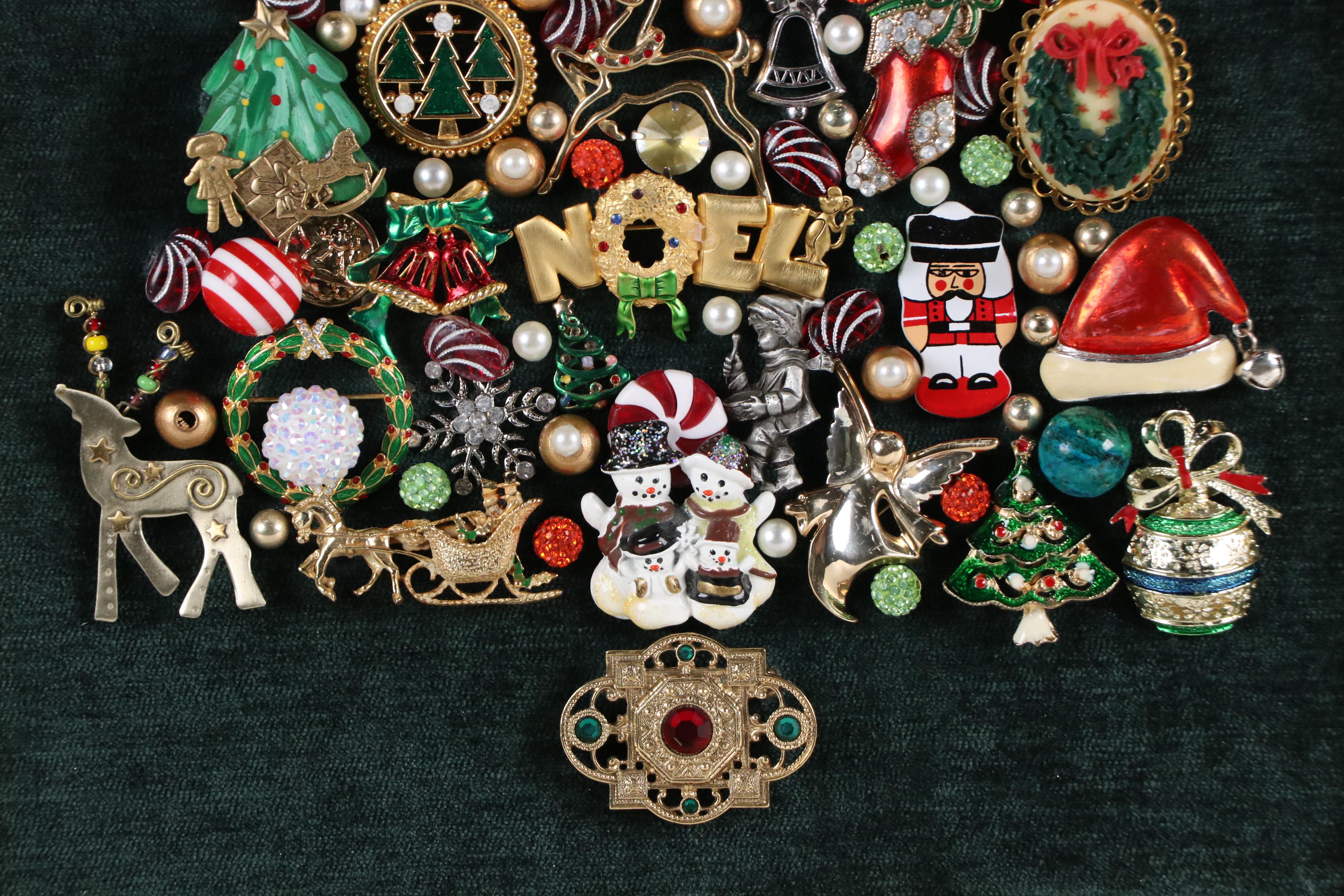 Karen Pagán Jewelry Art Christmas Tree Collage, 2024