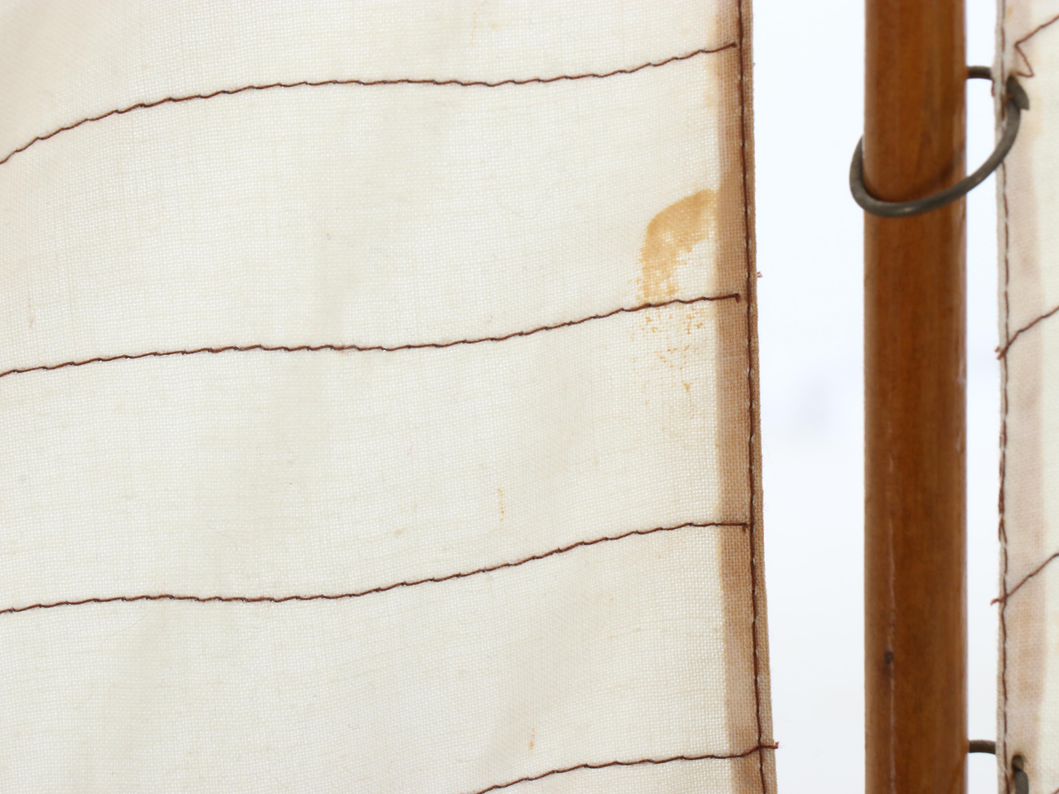 Solid Wood Deck Defender Pond Yacht Model Sailboat, Mid to Late 20th Century