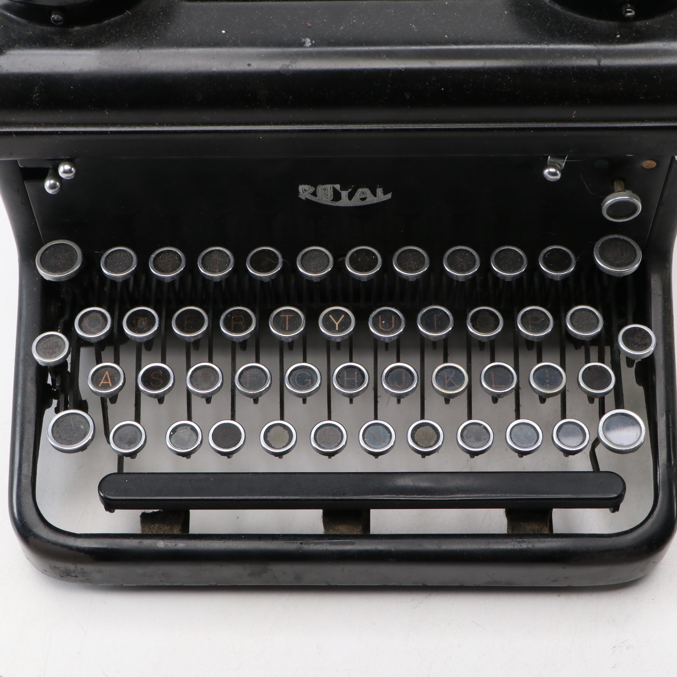 Royal Classic Manual Typewriter, Mid-20th Century