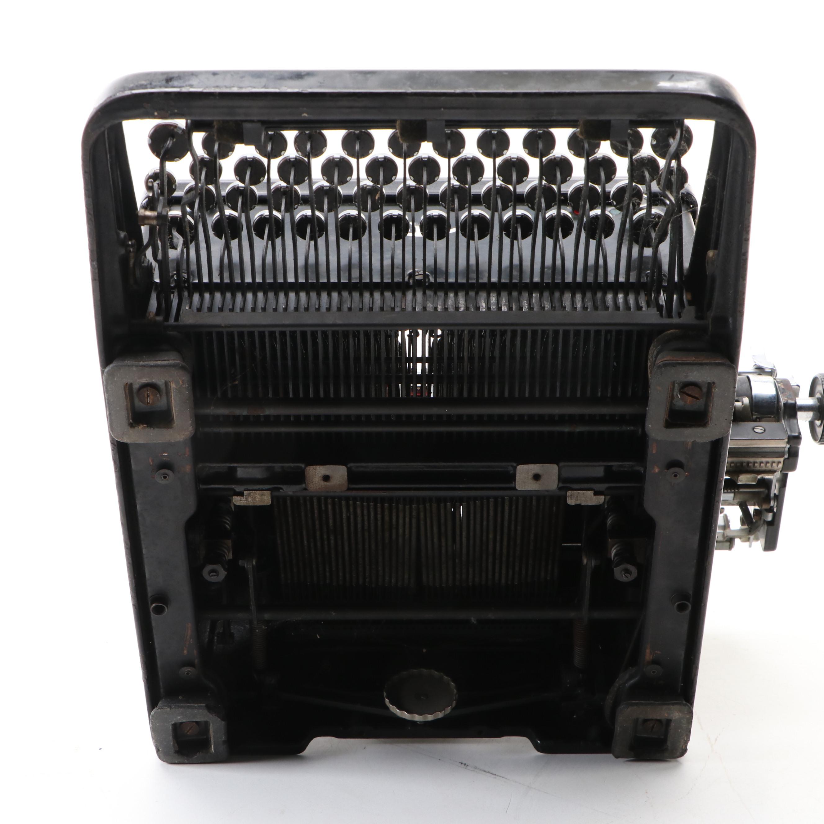 Royal Classic Manual Typewriter, Mid-20th Century