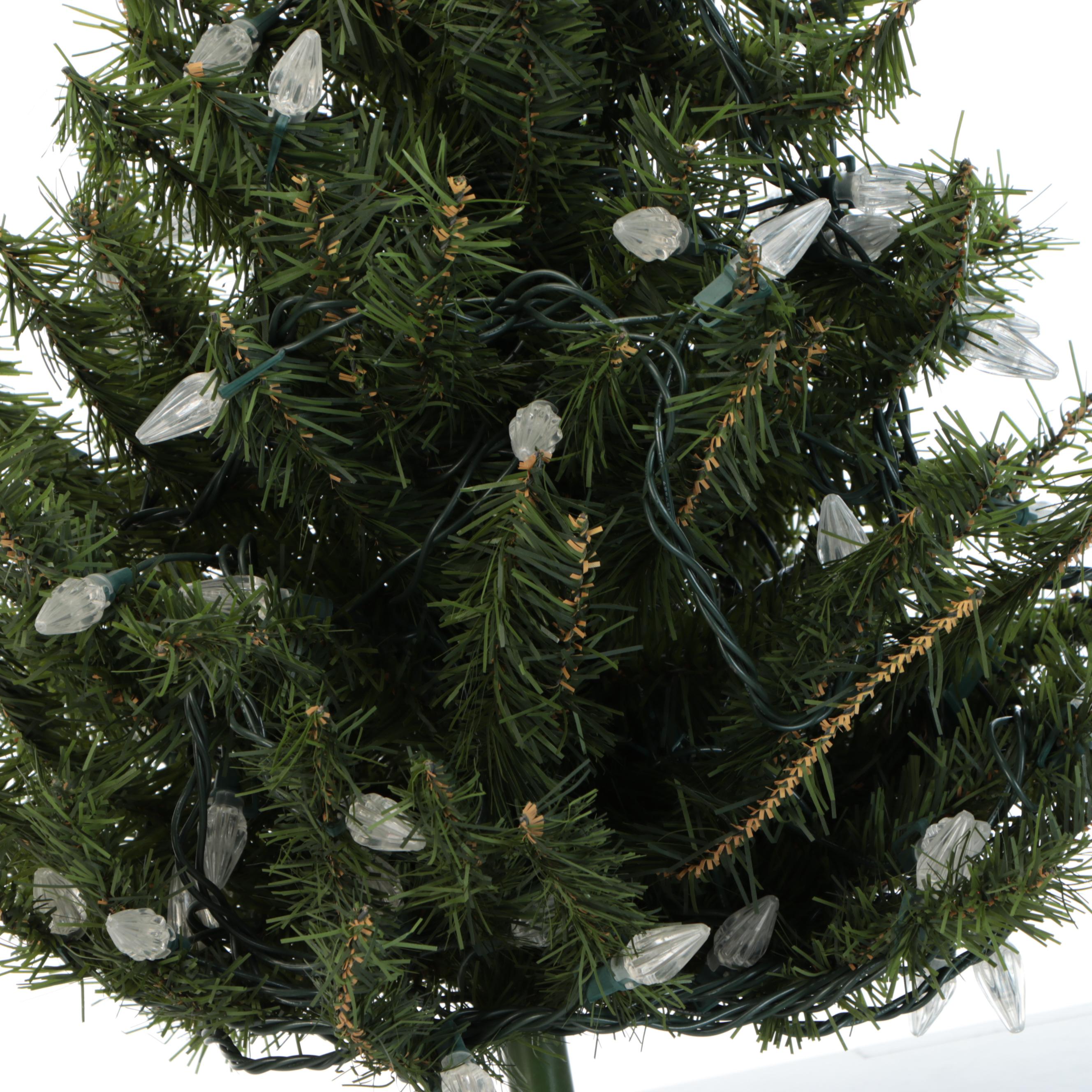 Santa's Sleigh with Christmas Tree and Yankee Clipper Sled