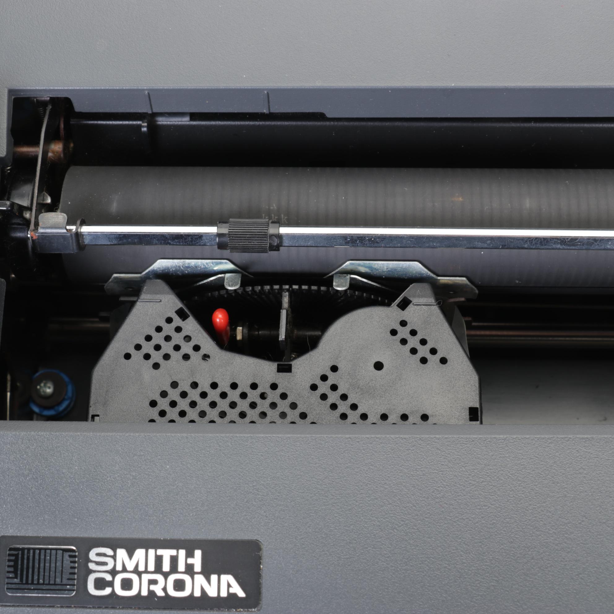 Smith-Corona "Spell Right I" SE 200 Electric Typewriter with Case