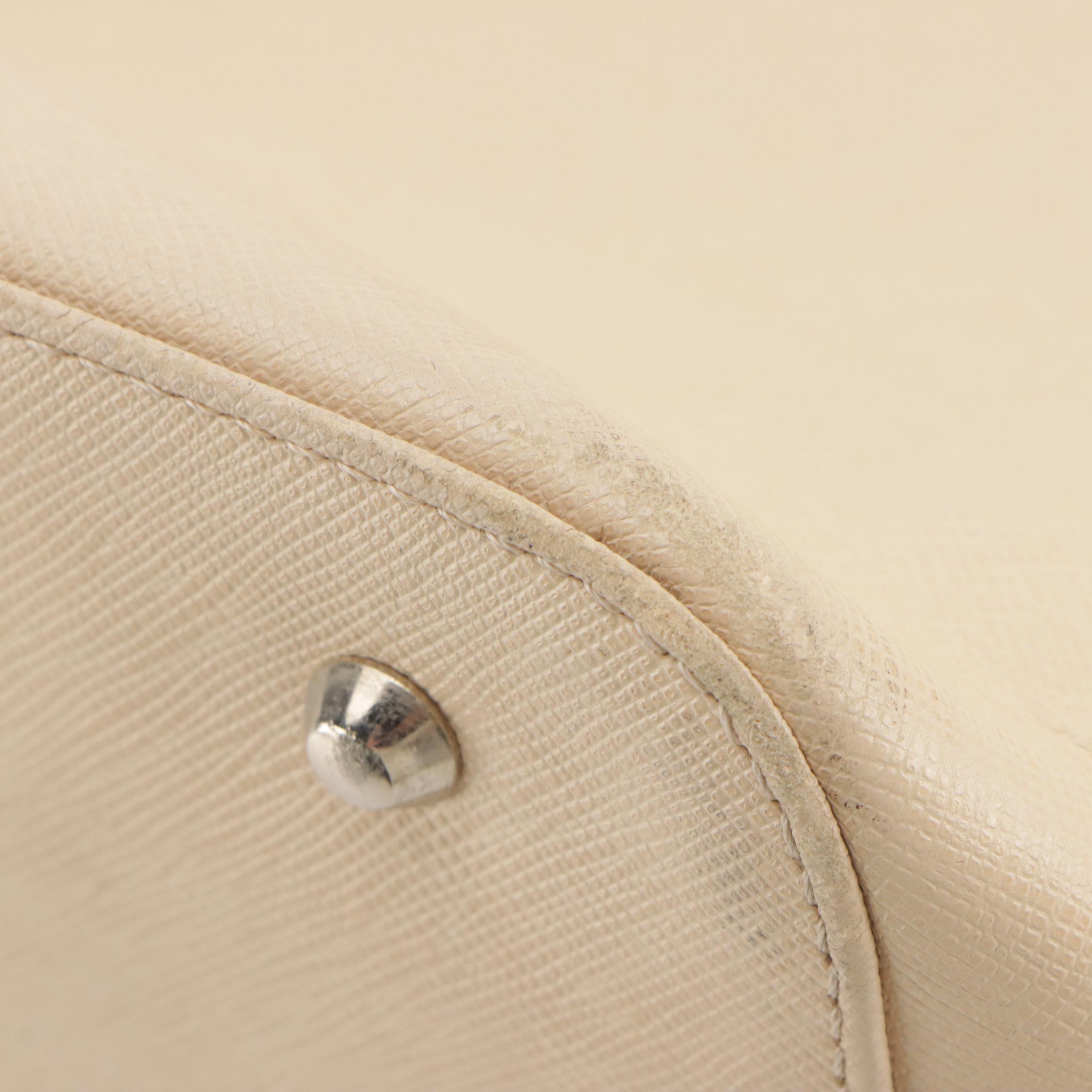 Burberry Shoulder Bag in Off-White Leather