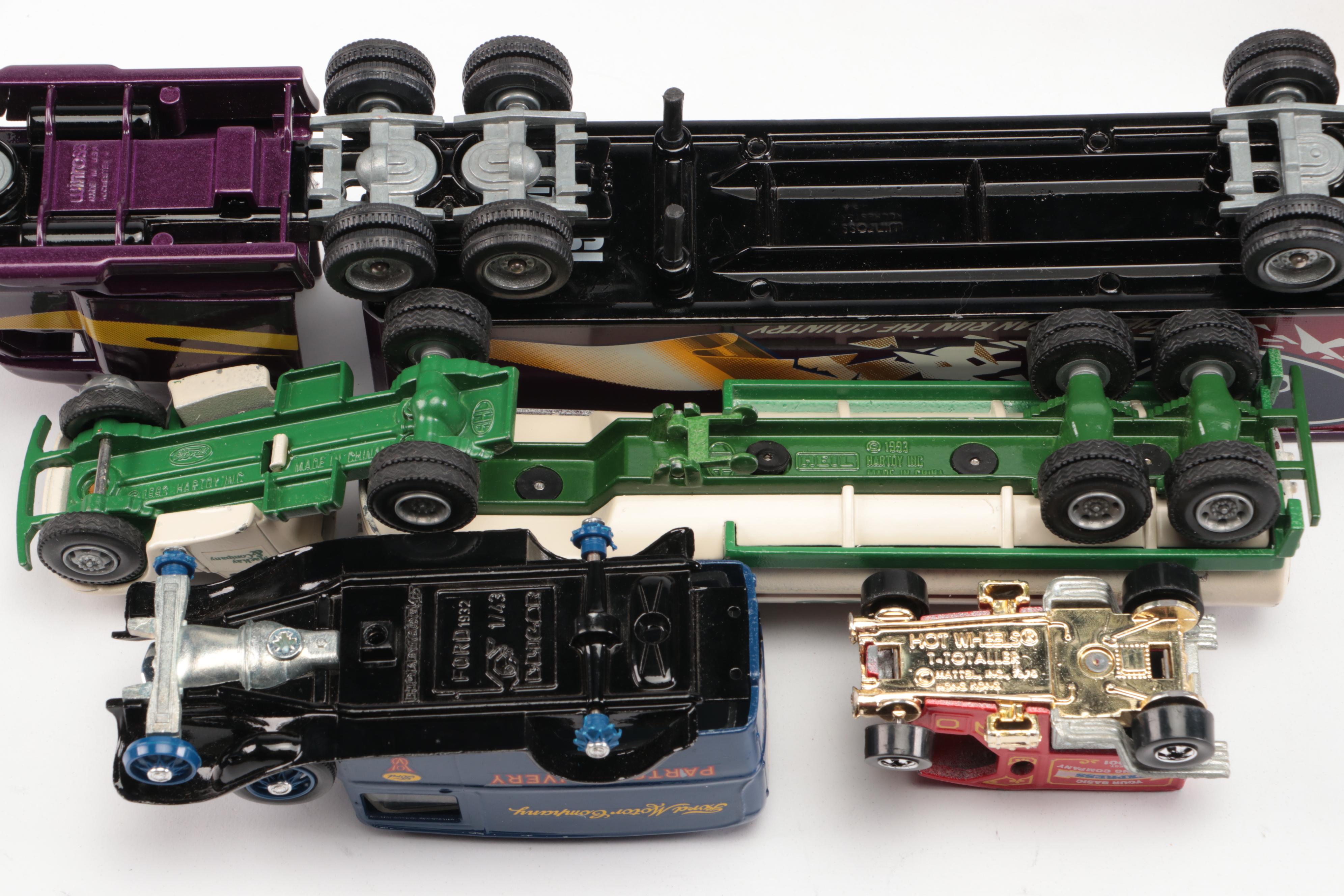 MotorMax "1956 Ford Thunderbird" with Hot Wheels "T-Totaller" and More Cars