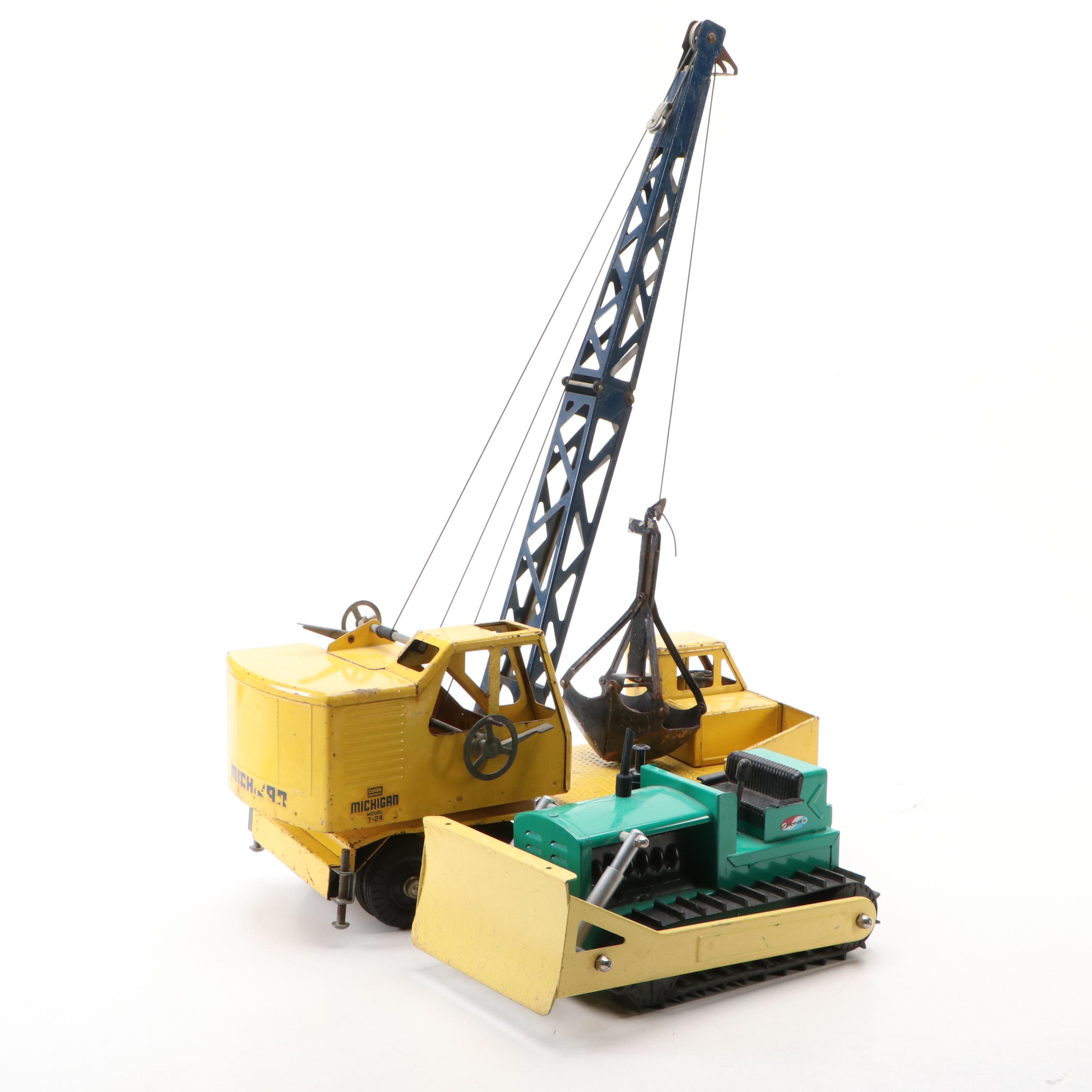 Ny-Lint Clark Equipment Michigan T-25 Steel Crane Truck with Structo Bulldozer