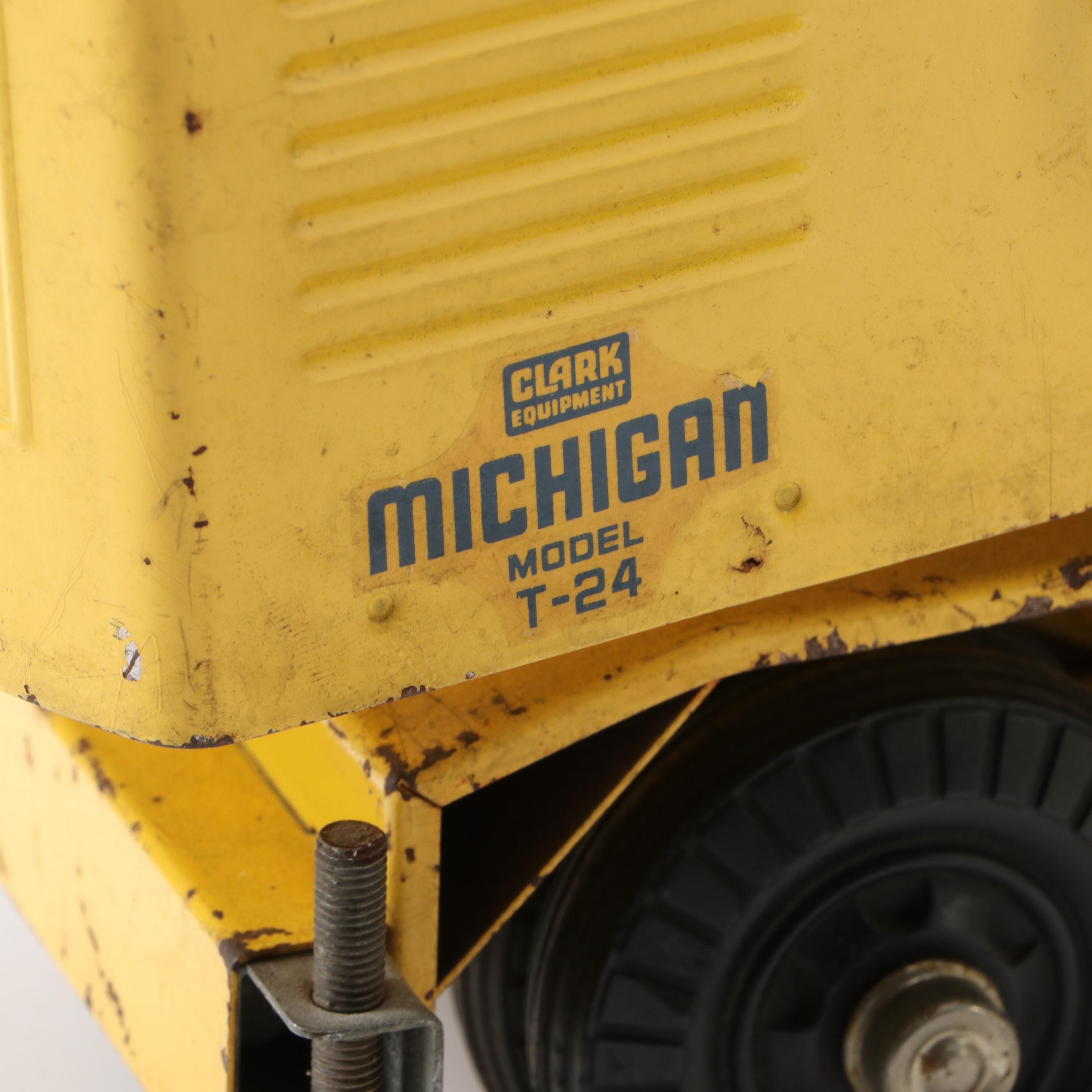 Ny-Lint Clark Equipment Michigan T-25 Steel Crane Truck with Structo Bulldozer