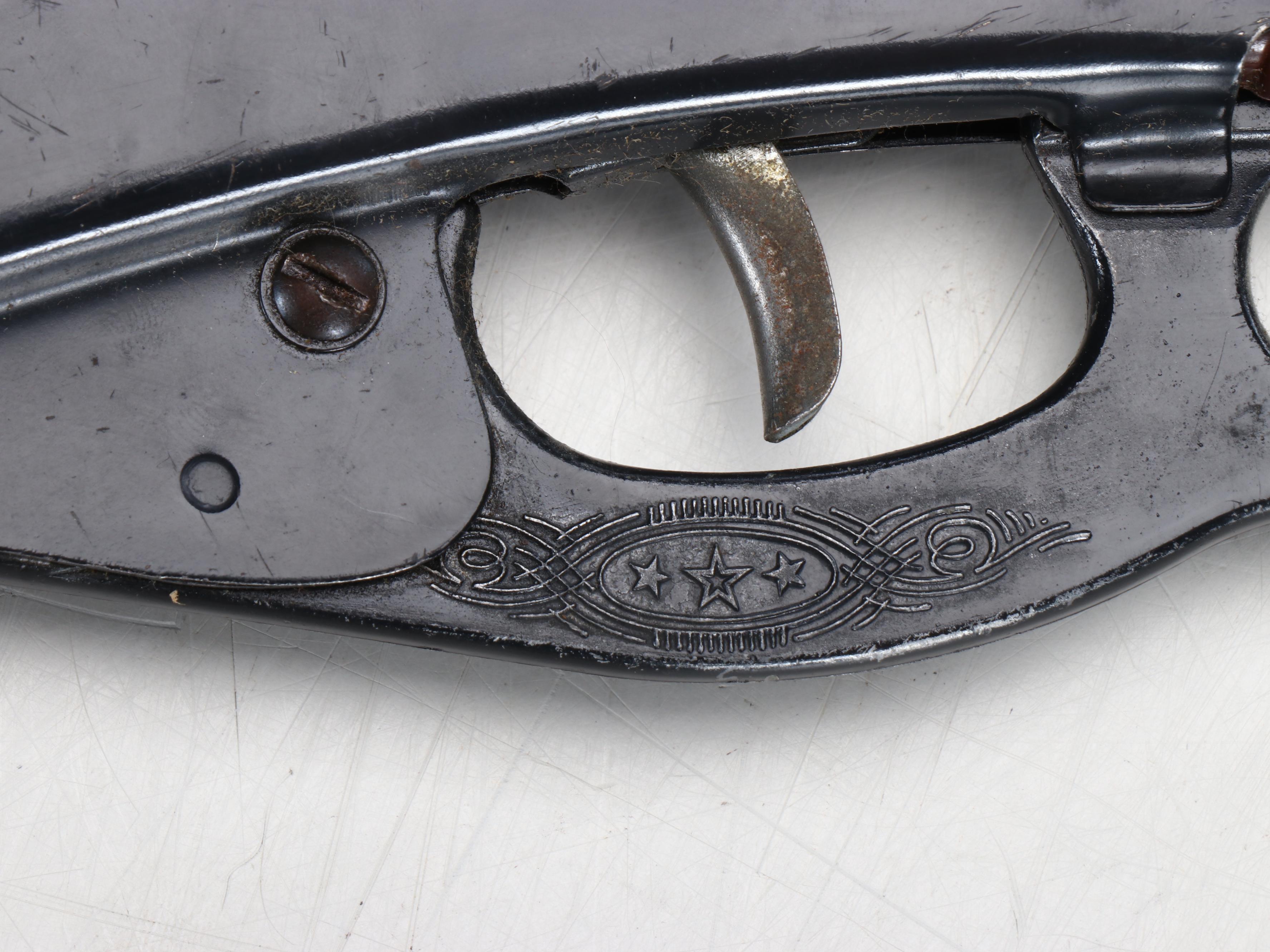 Daisy Long Rifle Repeating BB Gun with Wooden Stand