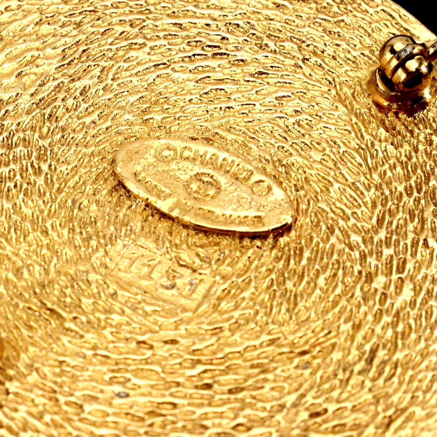 Chanel 31 Rue Cambon Round Brooch Pin