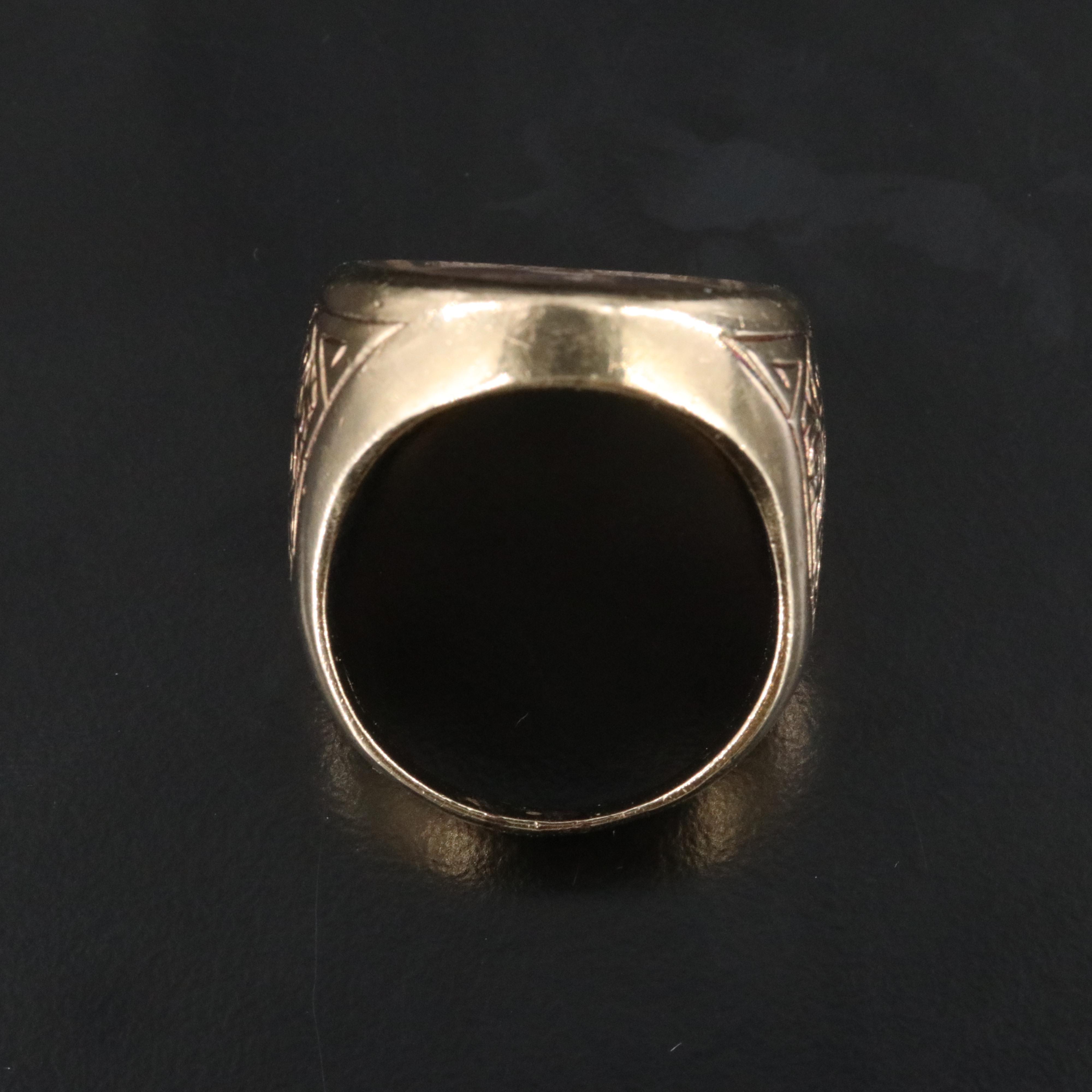 Vintage 14K Quartz Intaglio Crest Ring