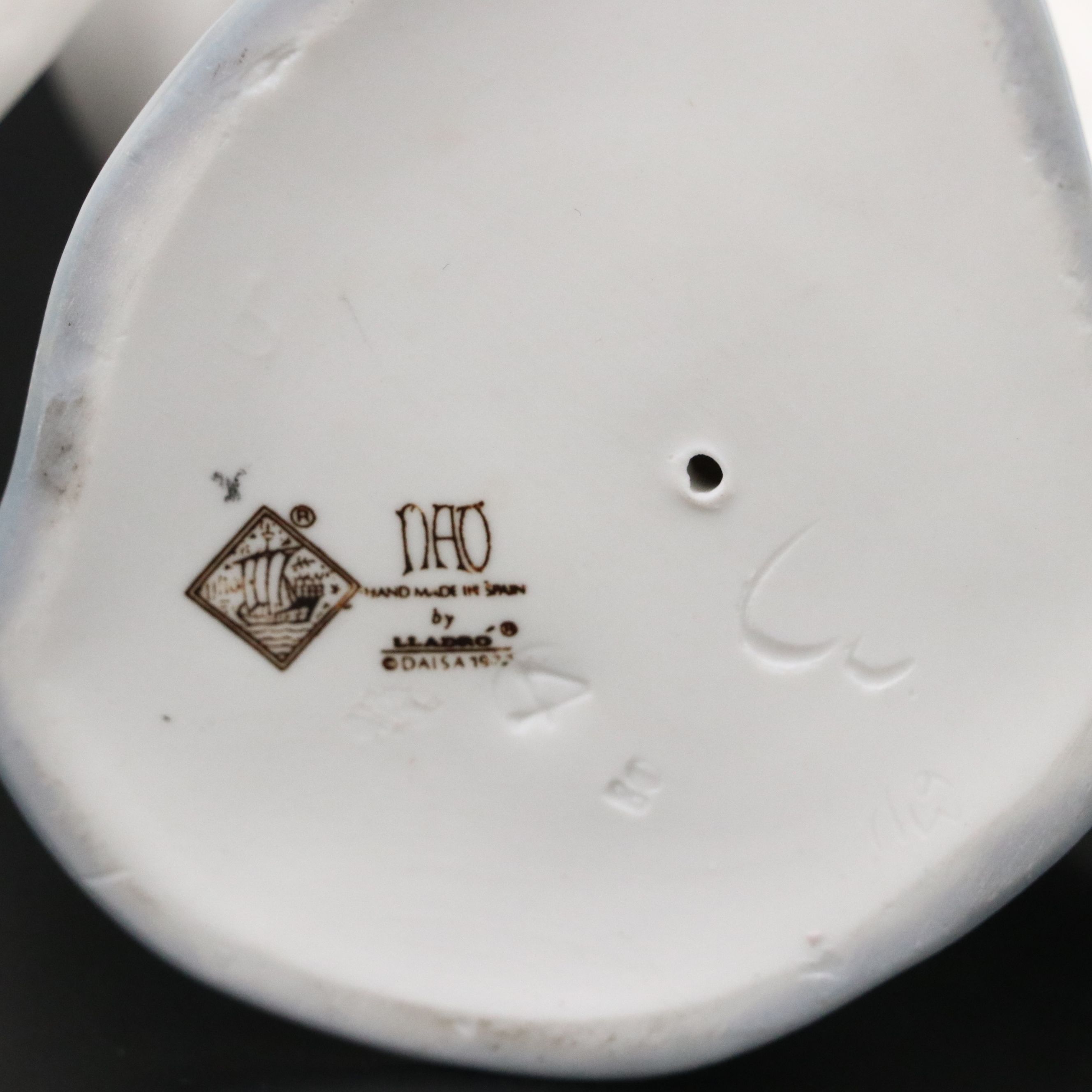 Nao by Lladró Porcelain Swan Figurine with Planter