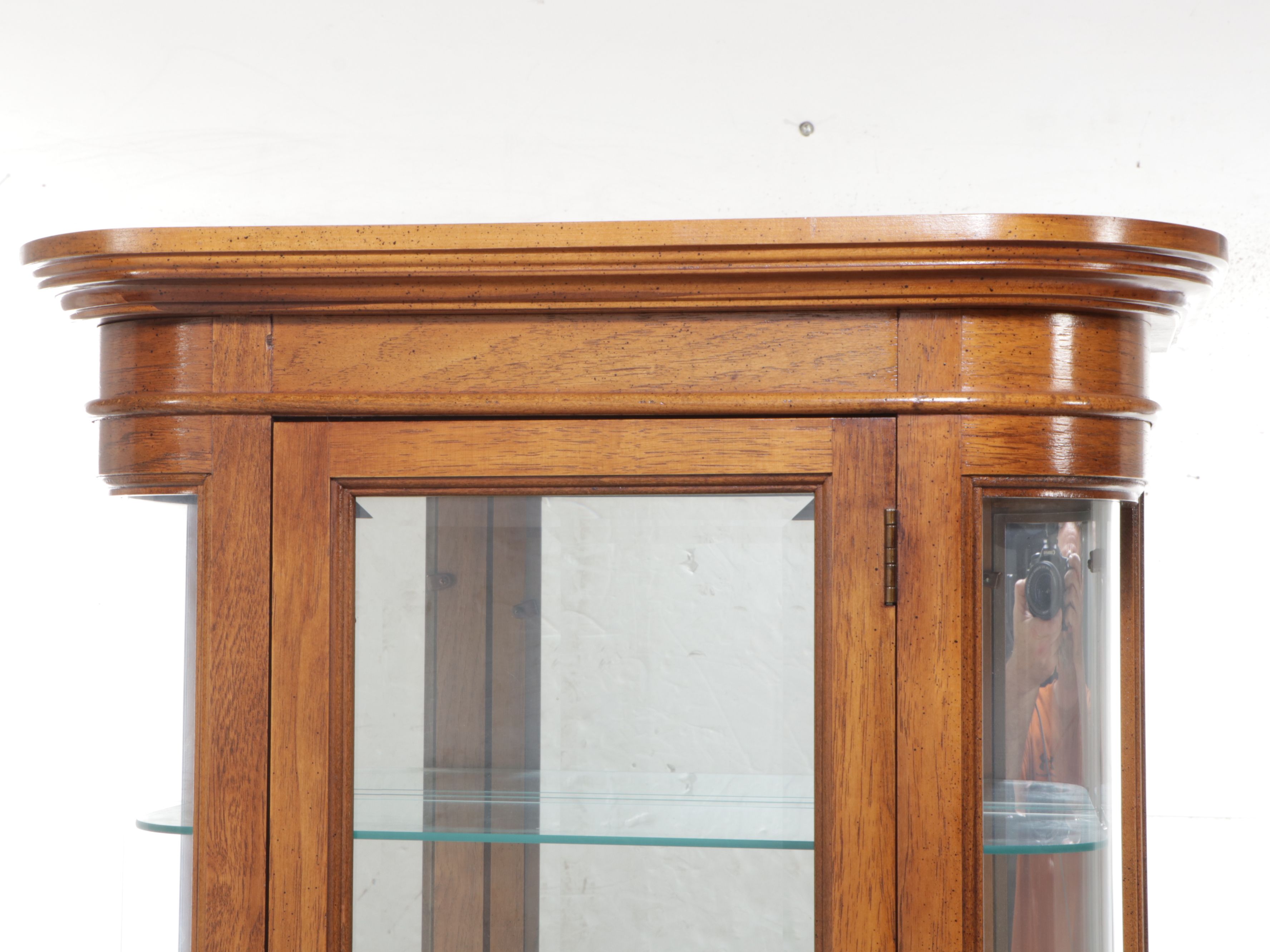 Pulaski Furniture Illuminated Walnut Curio Cabinet, Late 20th Century