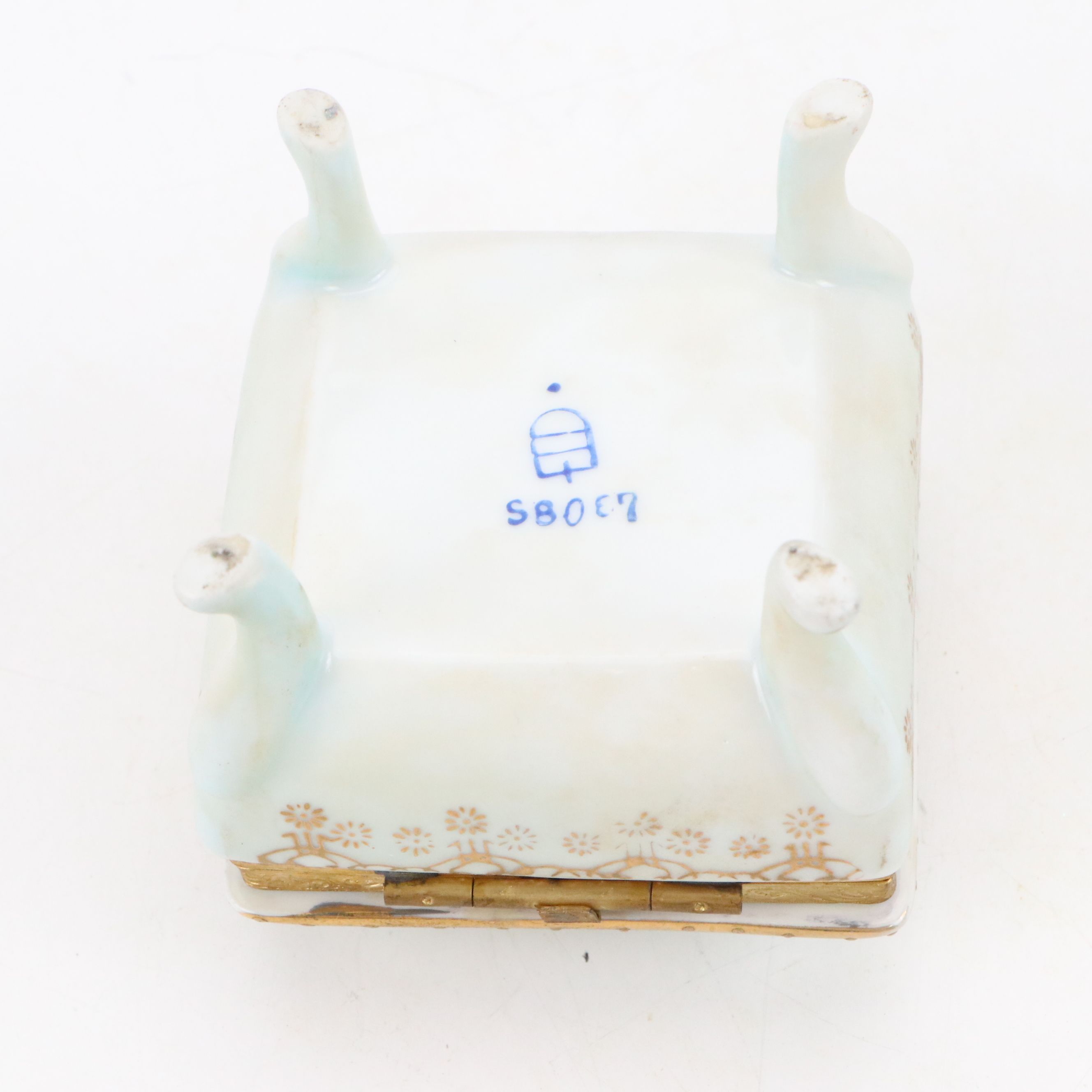 Continental Ceramic Vases and Decorative Boxes with Korean Brass Swan Bookends