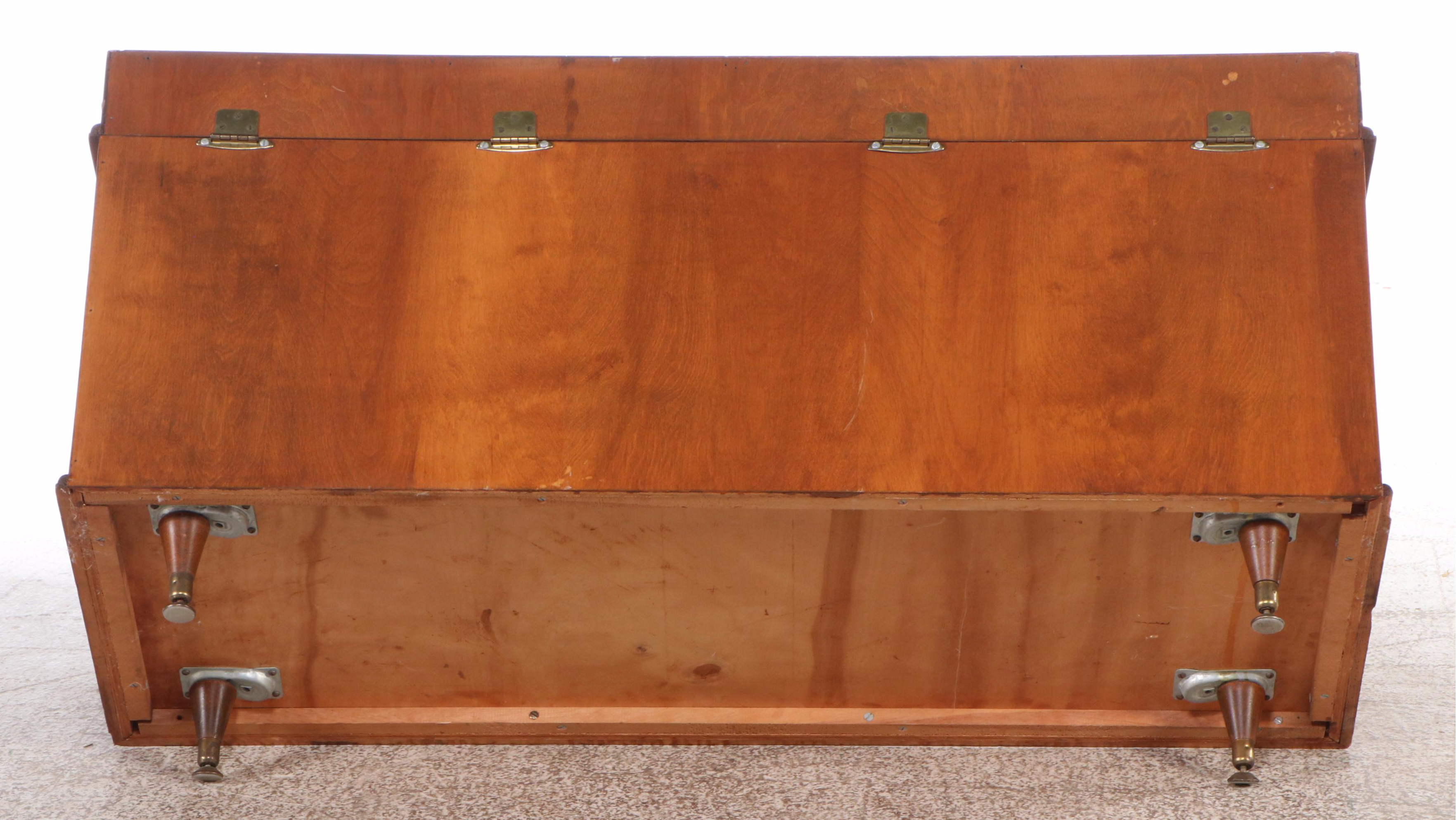 Mid Century Modern Walnut Blanket Chest, Mid-20th Century