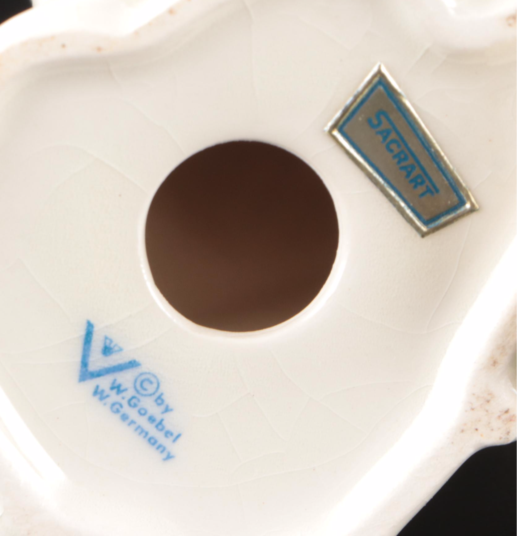 Goebel Sacrart Porcelain Nativity with Our Lady of Fátima Statuette